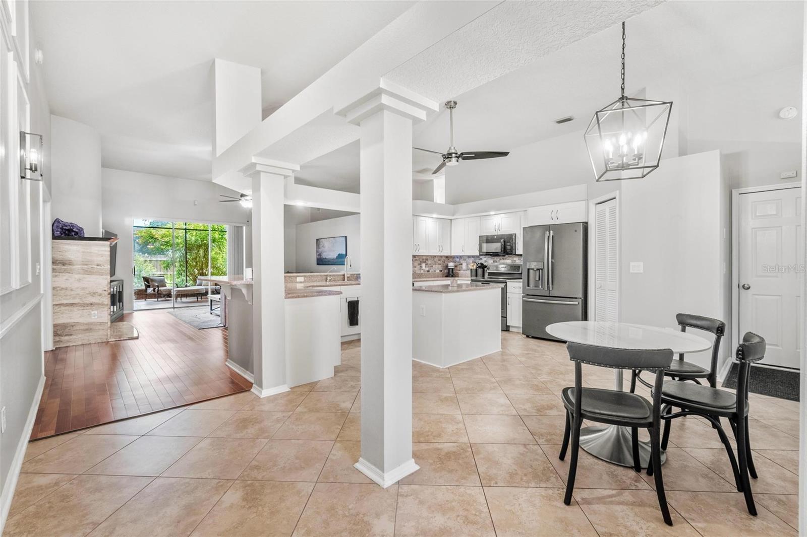 Listing photo id 28 for 10031 Colonnade Drive