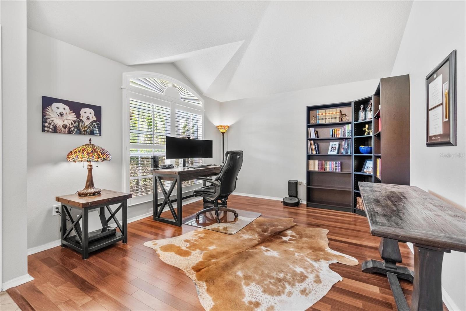Listing photo id 30 for 10031 Colonnade Drive