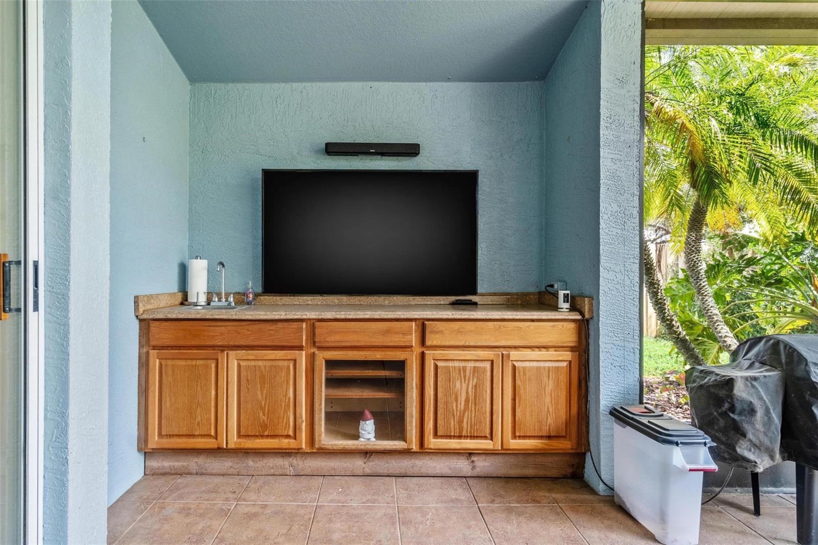 Listing photo id 33 for 10031 Colonnade Drive