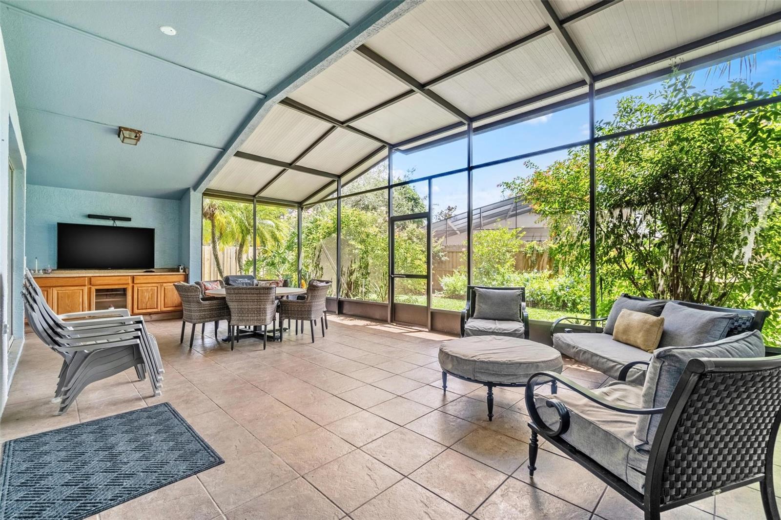 Listing photo id 35 for 10031 Colonnade Drive