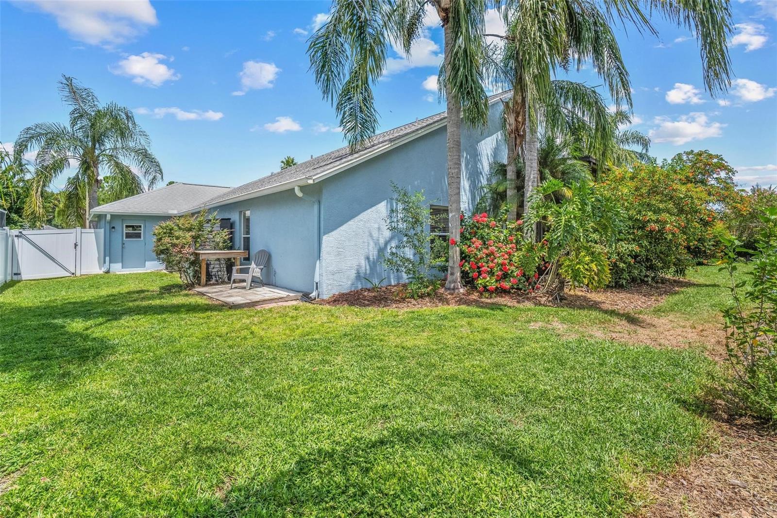 Listing photo id 37 for 10031 Colonnade Drive