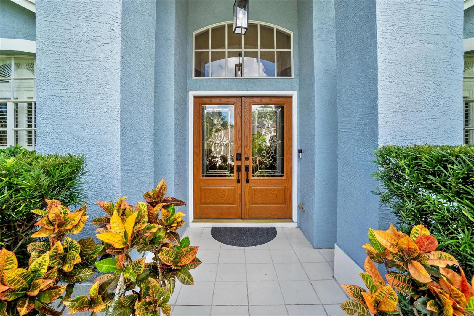 Listing photo id 2 for 10031 Colonnade Drive
