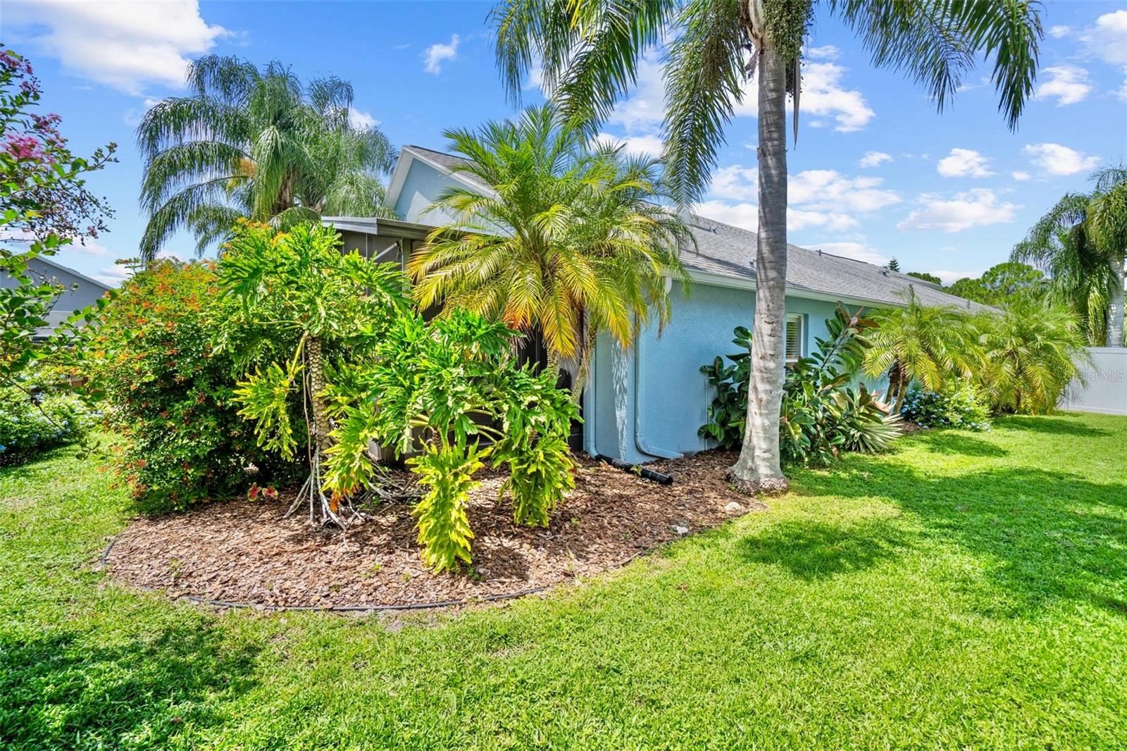 Listing photo id 3 for 10031 Colonnade Drive