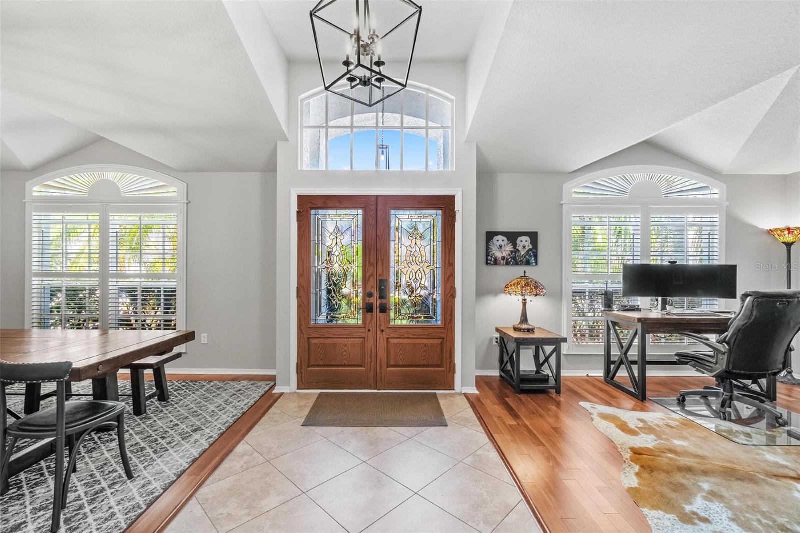 Listing photo id 4 for 10031 Colonnade Drive