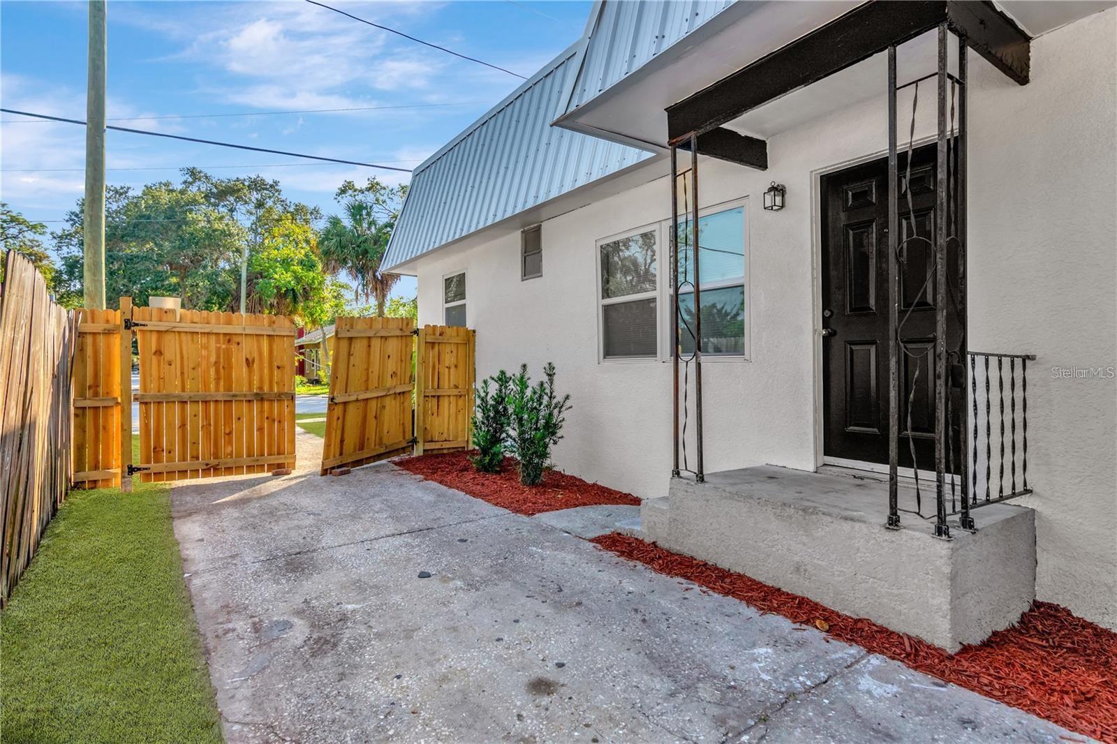 Image 3 of 6 For 610 Woodlawn Street