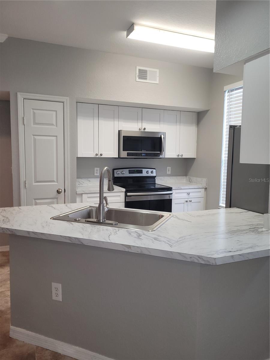 Image 4 of 17 For 9732 Lake Chase Island Way