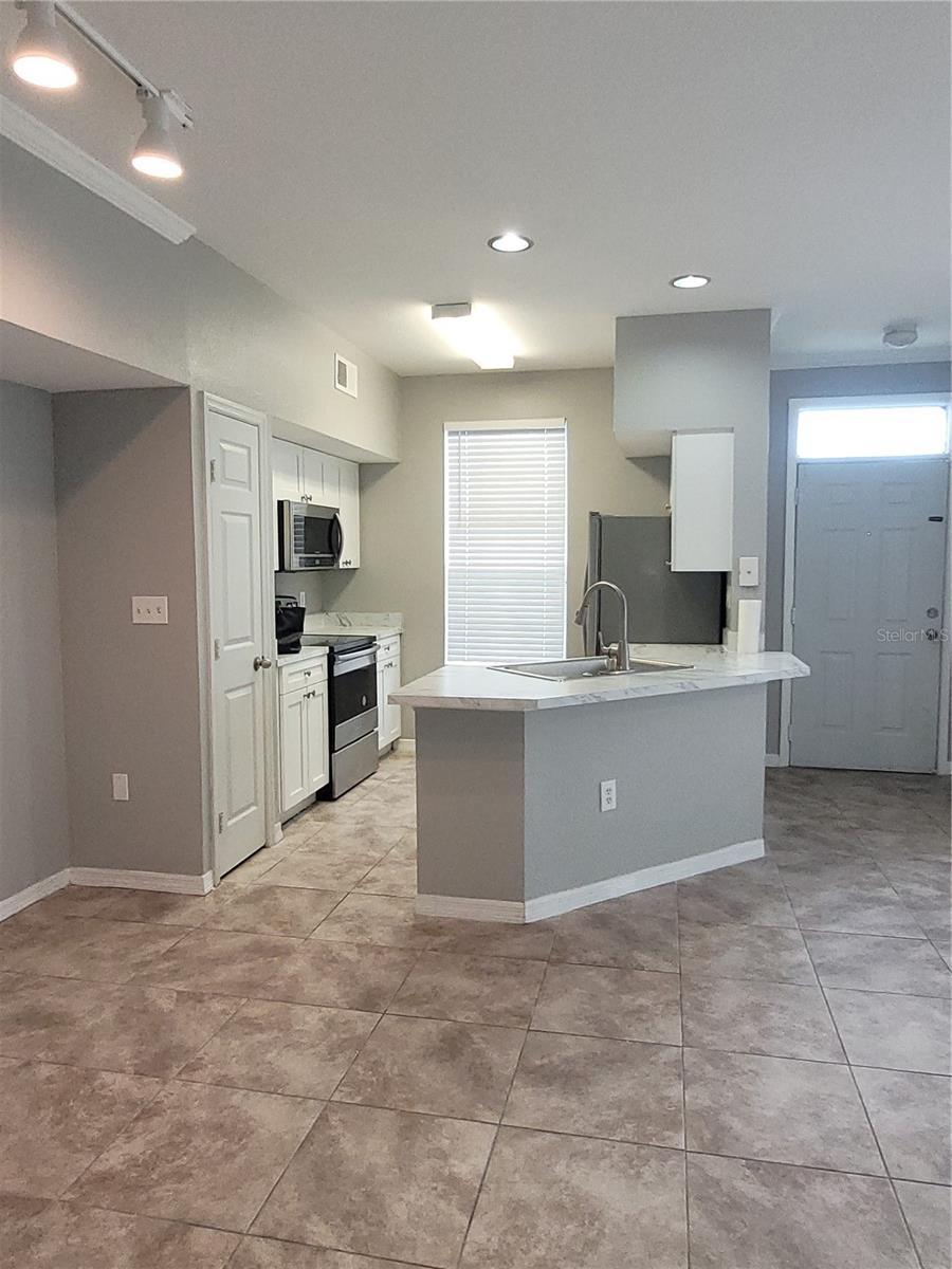 Image 7 of 17 For 9732 Lake Chase Island Way