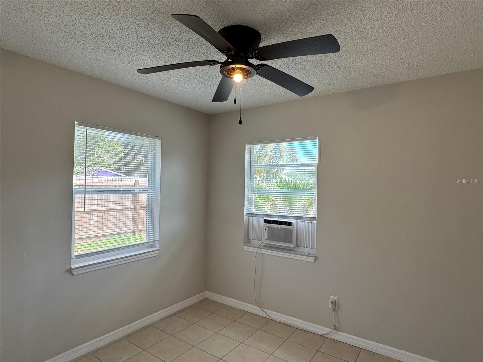 Image 11 of 11 For 809 Warren Street