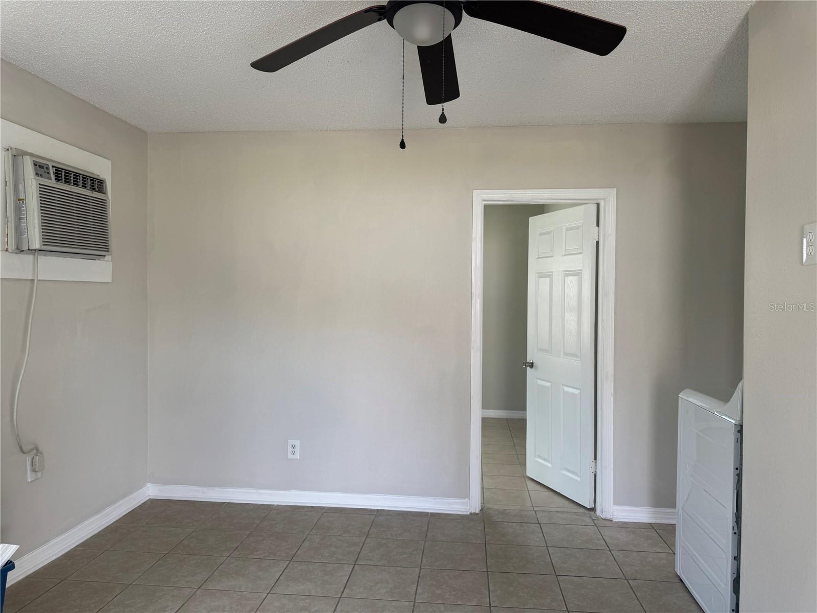 Image 3 of 11 For 809 Warren Street