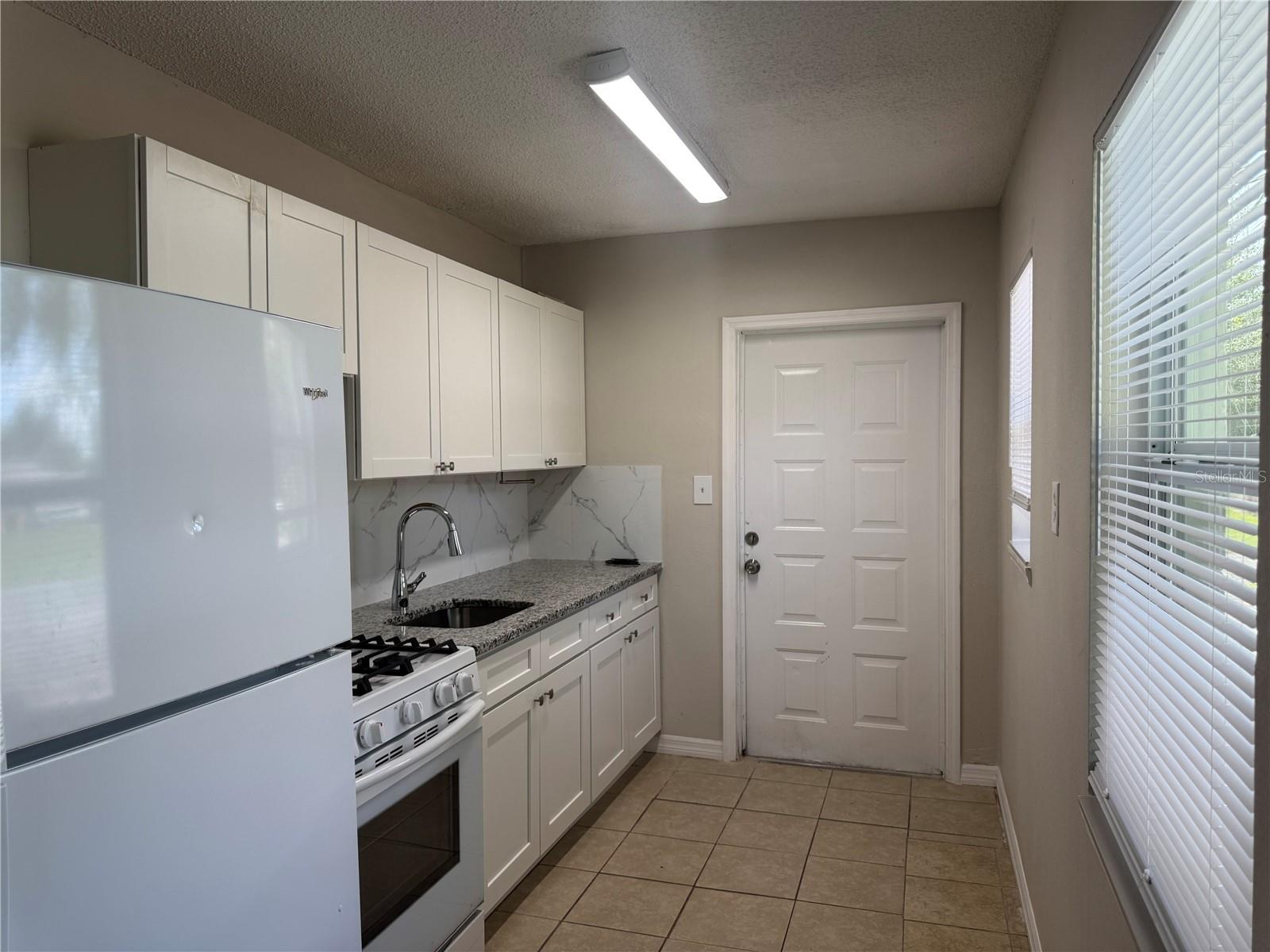 Image 4 of 11 For 809 Warren Street