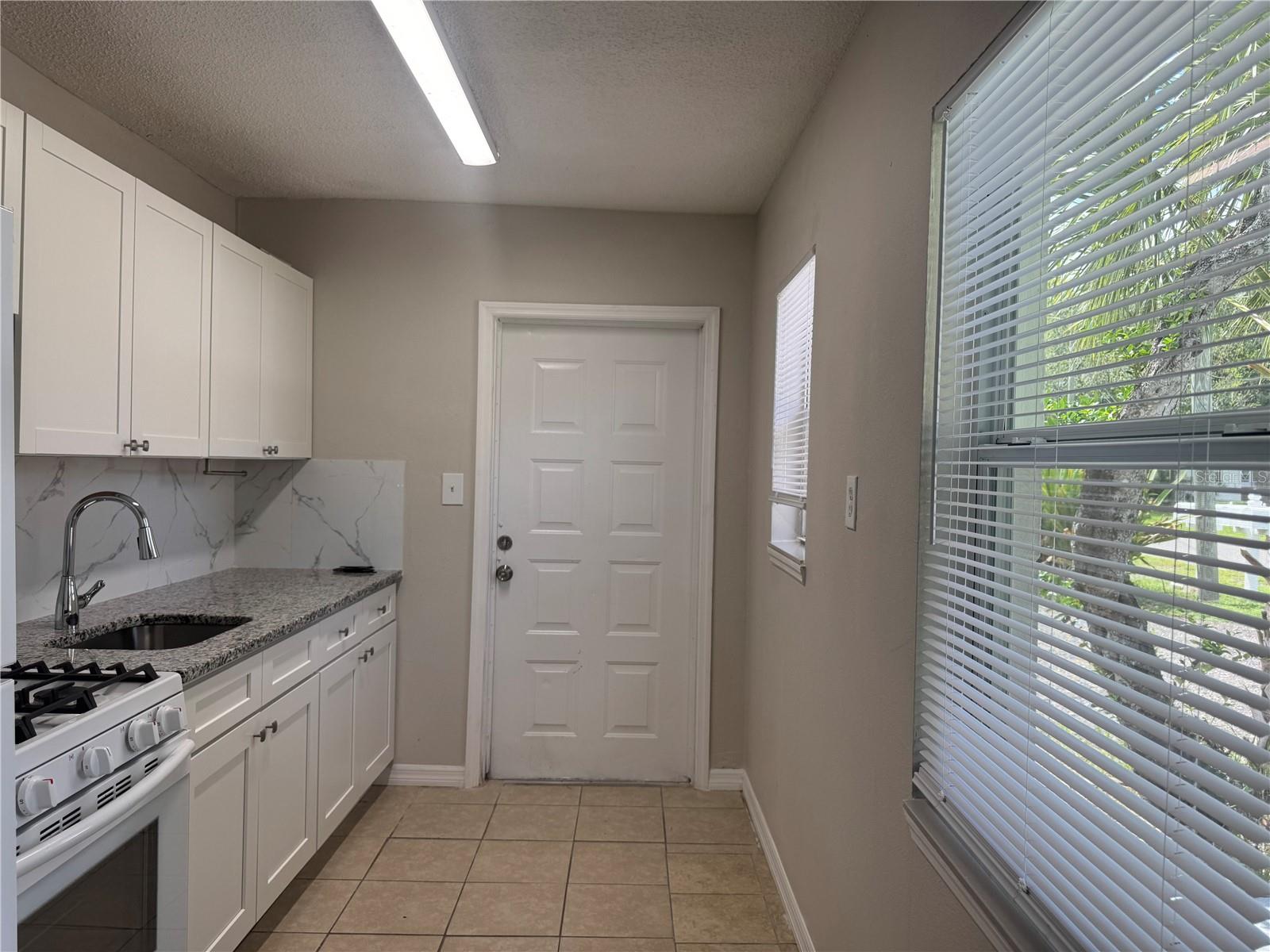 Image 6 of 11 For 809 Warren Street