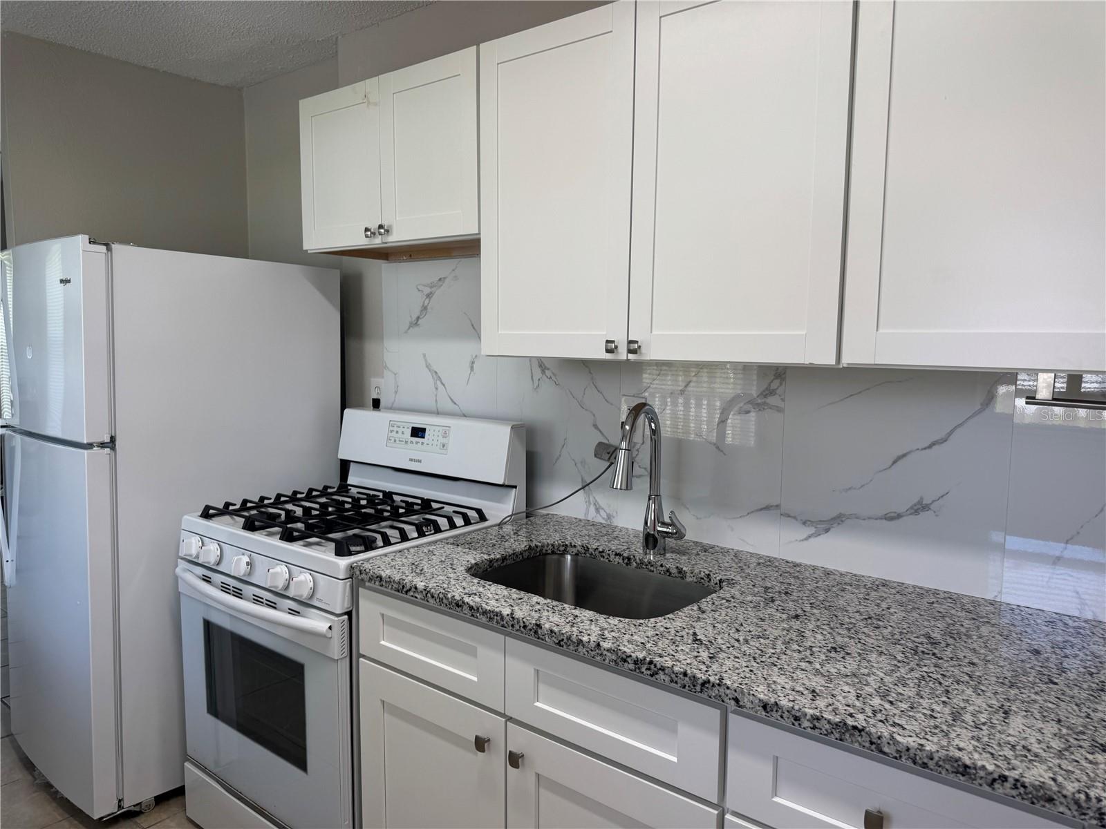 Image 7 of 11 For 809 Warren Street