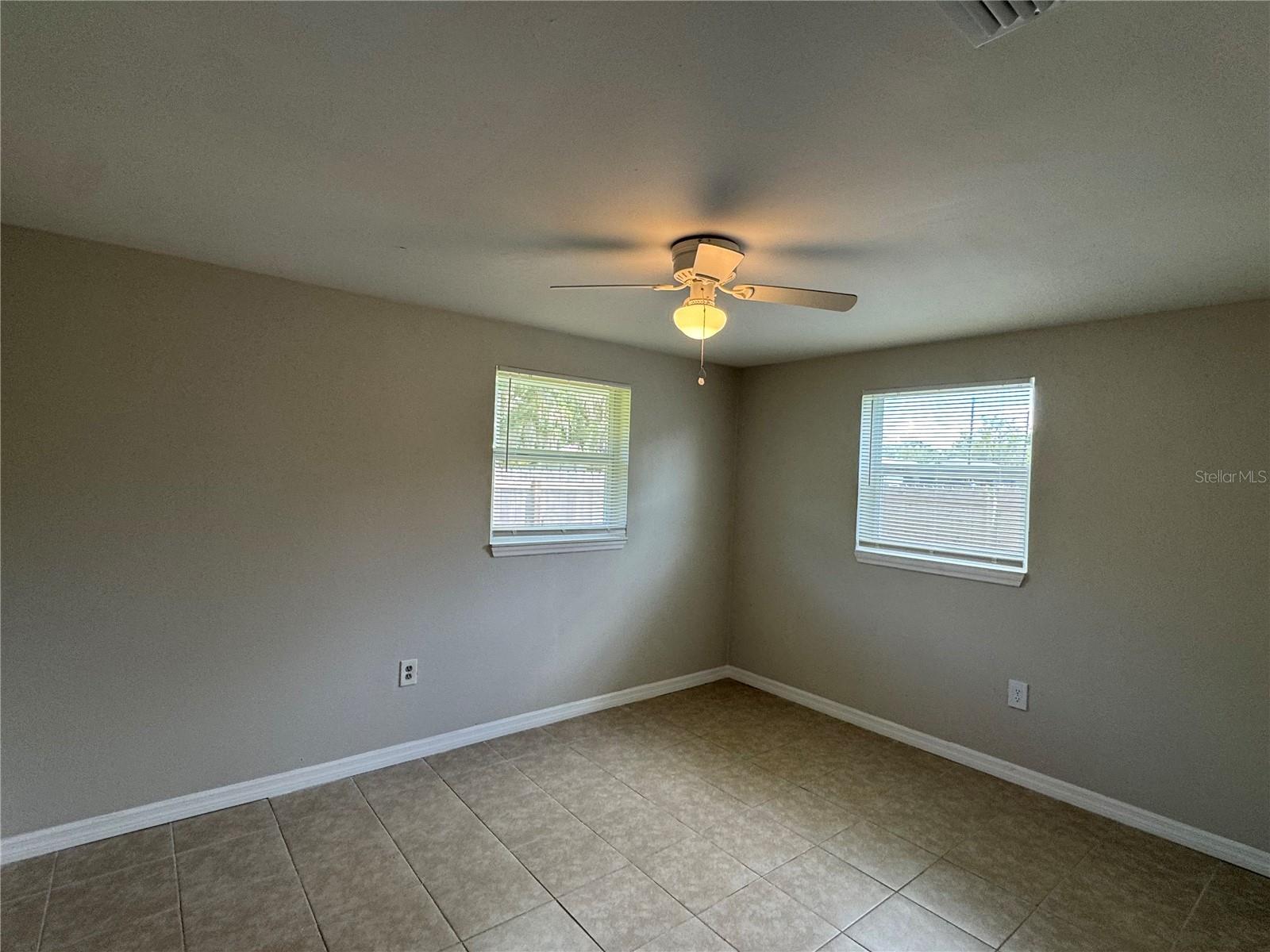 Image 10 of 17 For 807 Warren Street