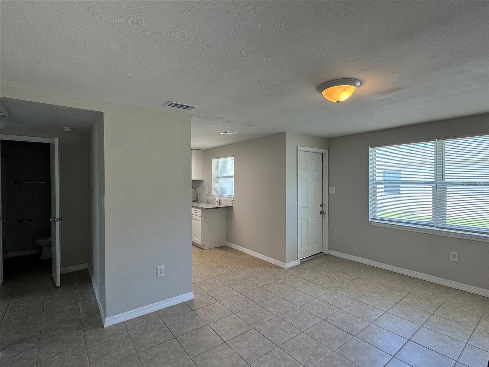 Image 13 of 17 For 807 Warren Street