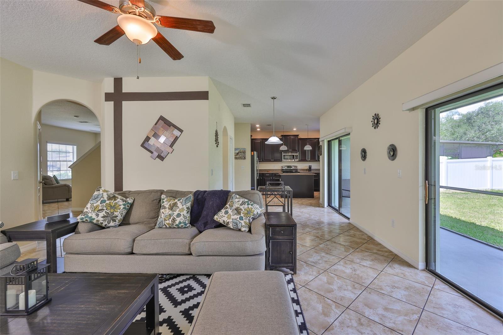 Image 16 of 70 For 10914 Whitecap Drive