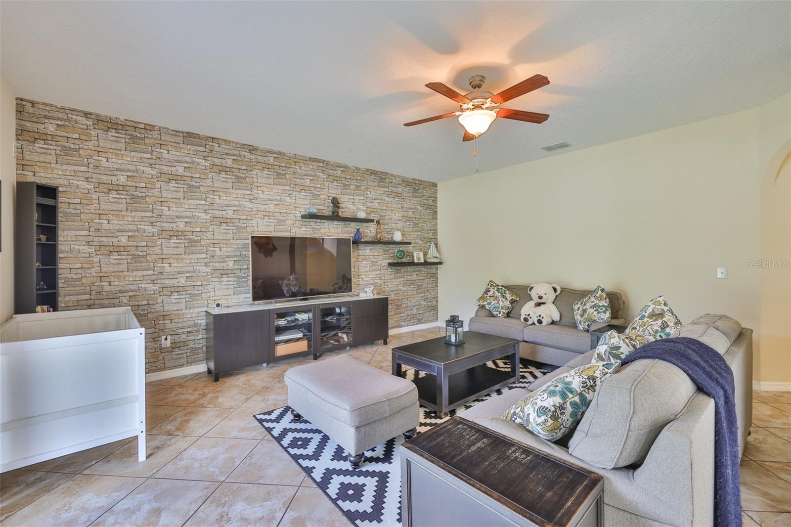 Image 18 of 70 For 10914 Whitecap Drive