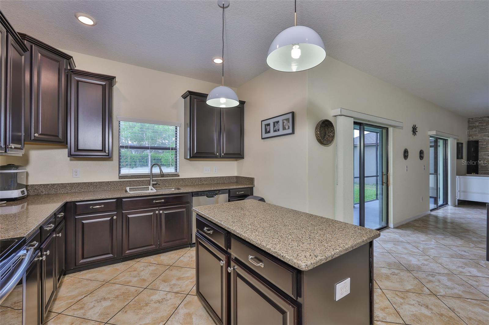 Image 21 of 70 For 10914 Whitecap Drive