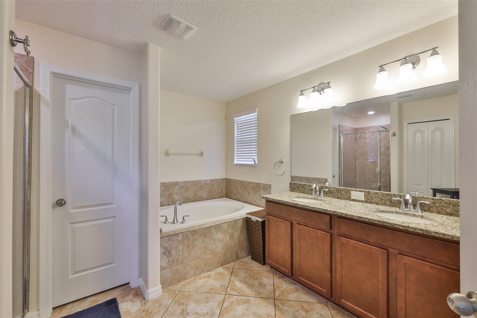 Image 31 of 70 For 10914 Whitecap Drive