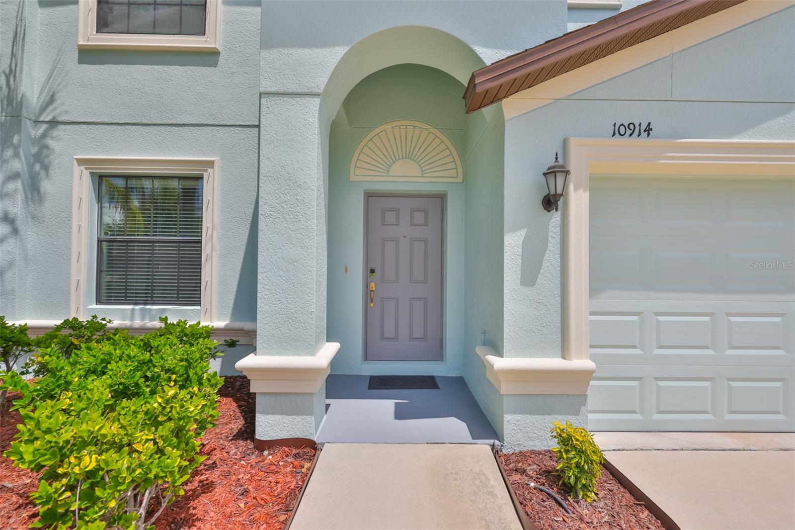 Image 6 of 70 For 10914 Whitecap Drive