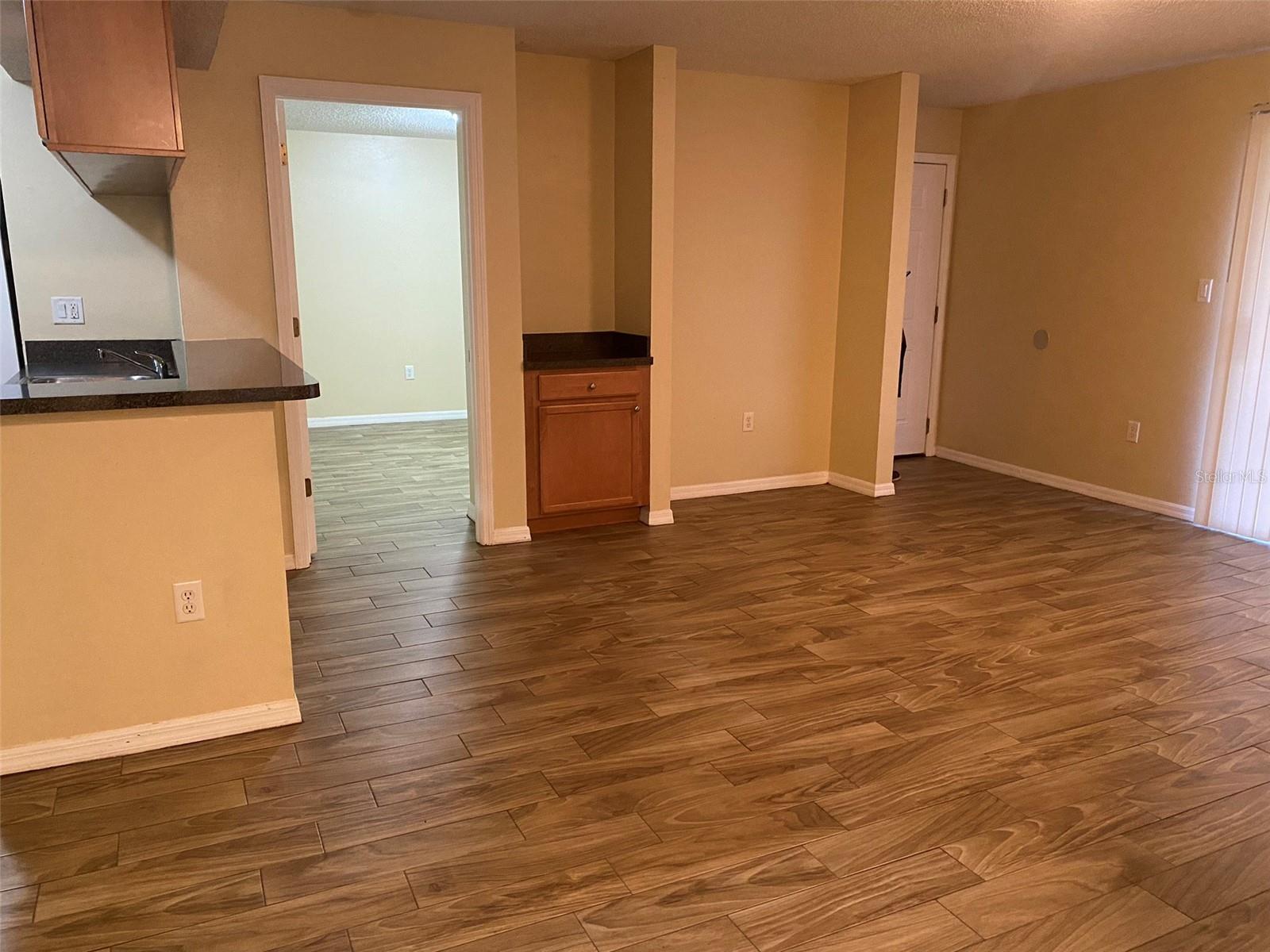 Image 19 of 21 For 221 Lake Brook Circle 203