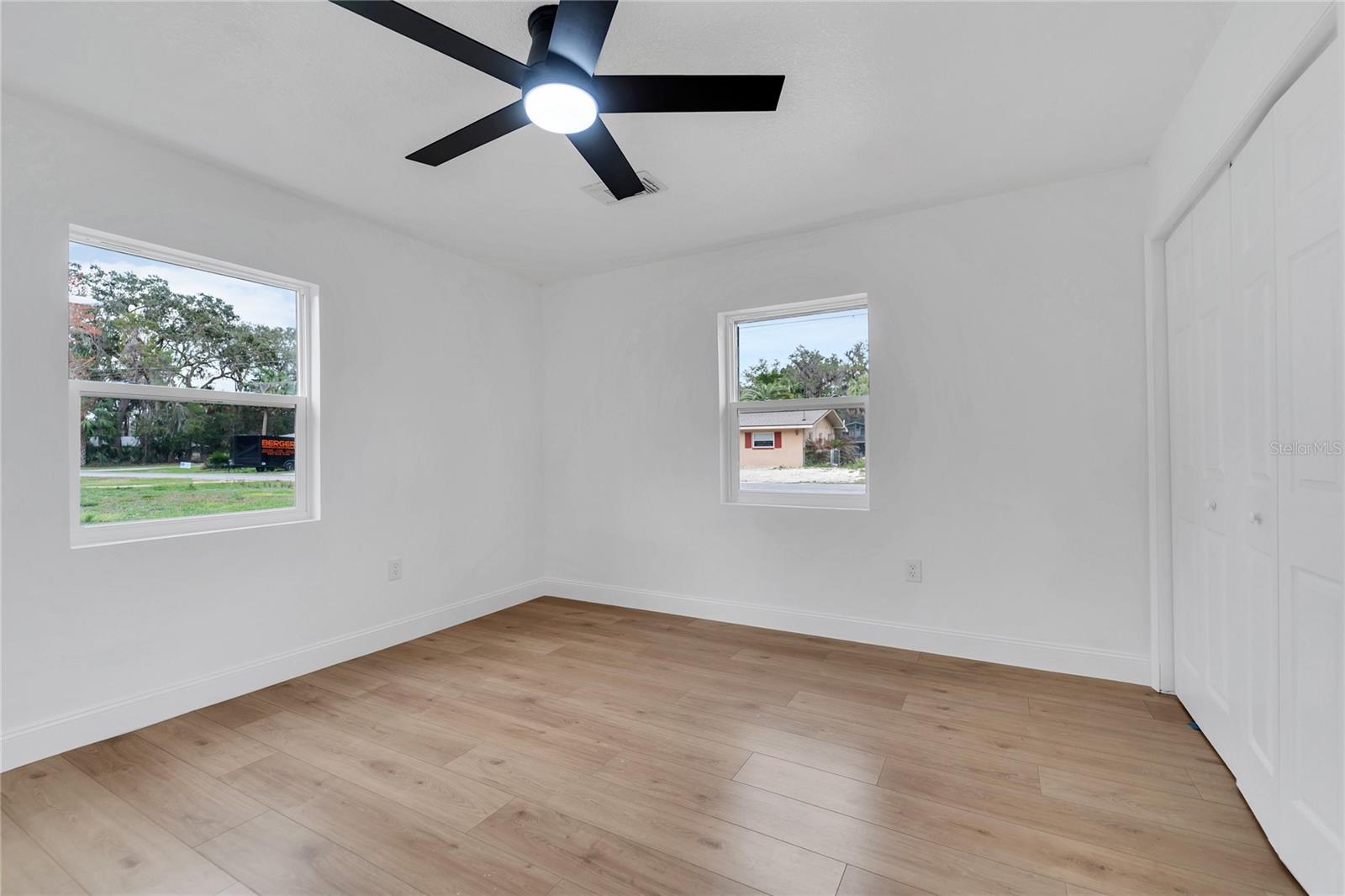 Listing photo id 9 for 3781 Hiawatha Terrace
