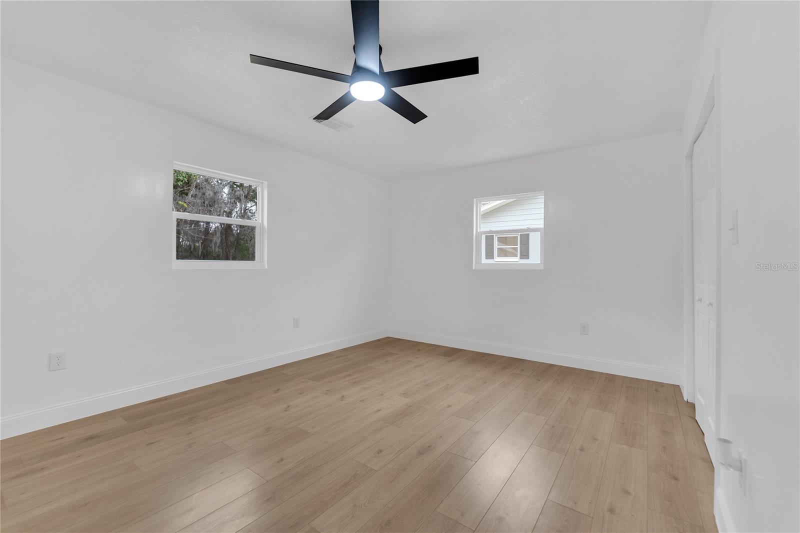 Listing photo id 11 for 3781 Hiawatha Terrace