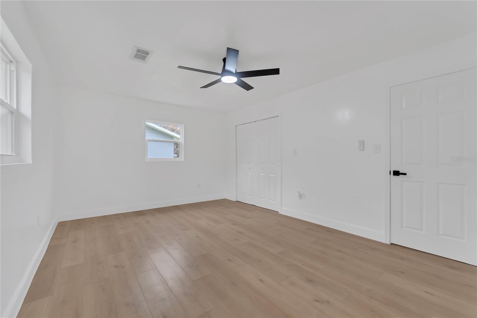 Listing photo id 12 for 3781 Hiawatha Terrace