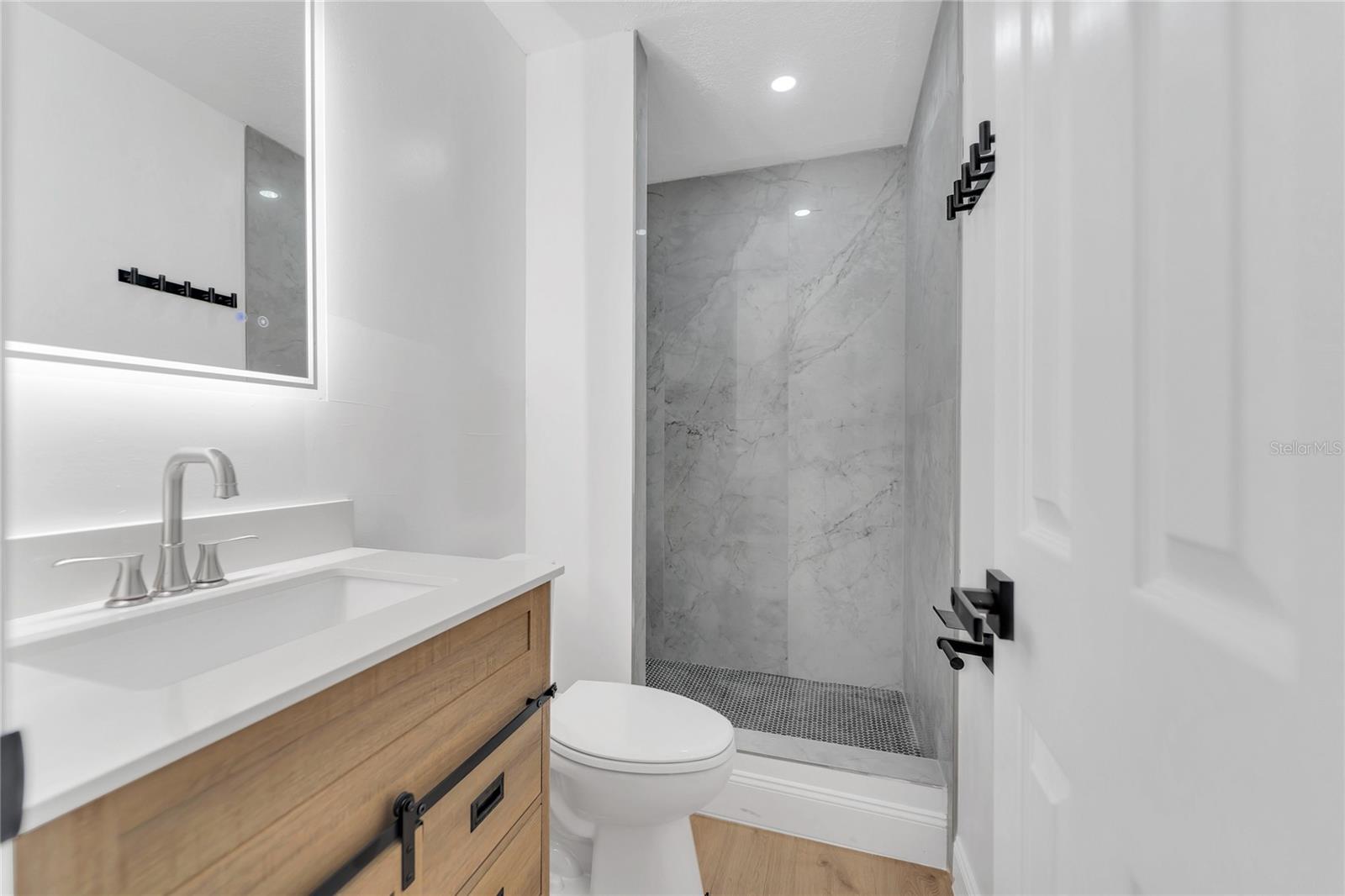 Listing photo id 13 for 3781 Hiawatha Terrace