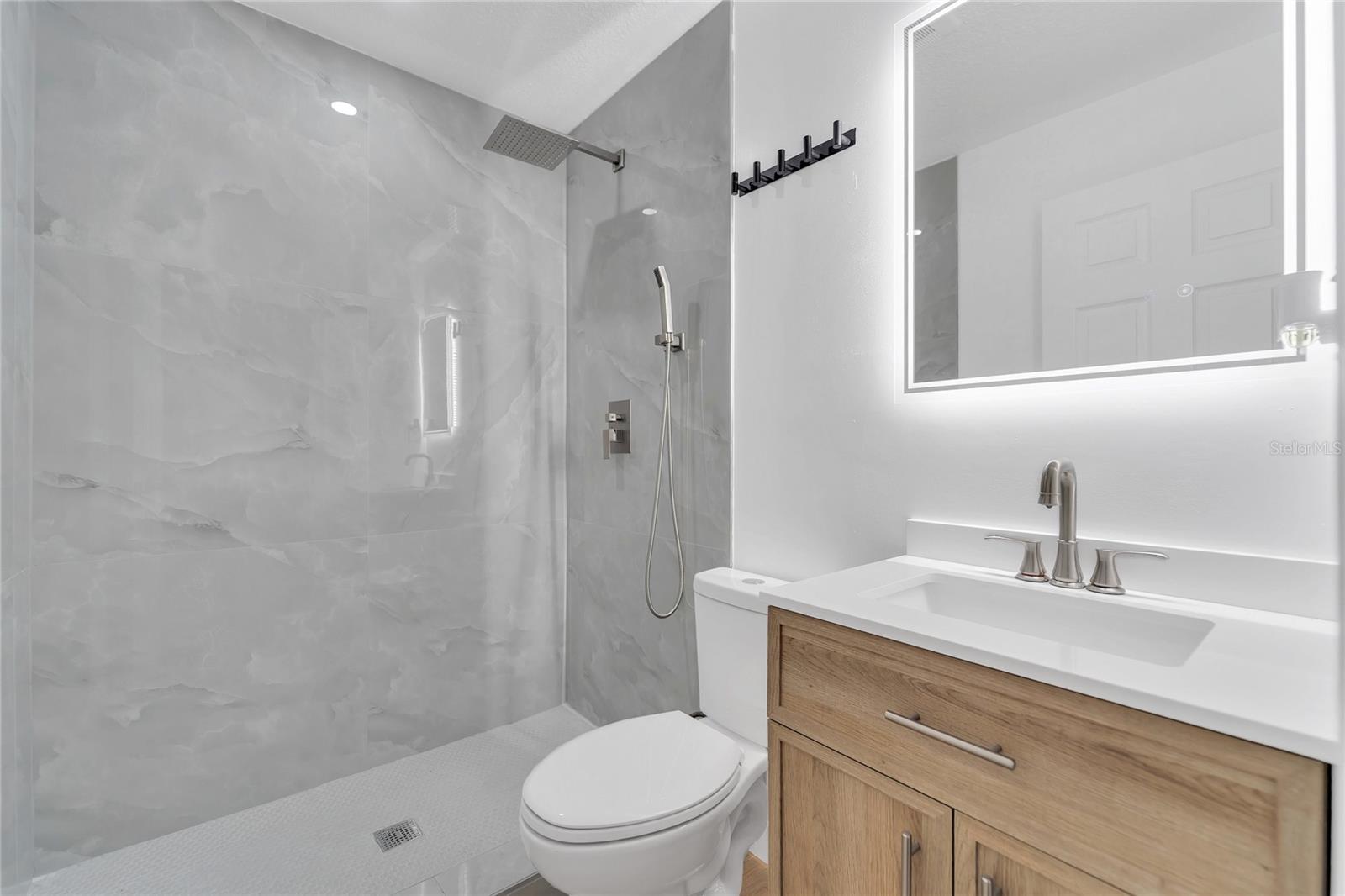 Listing photo id 14 for 3781 Hiawatha Terrace