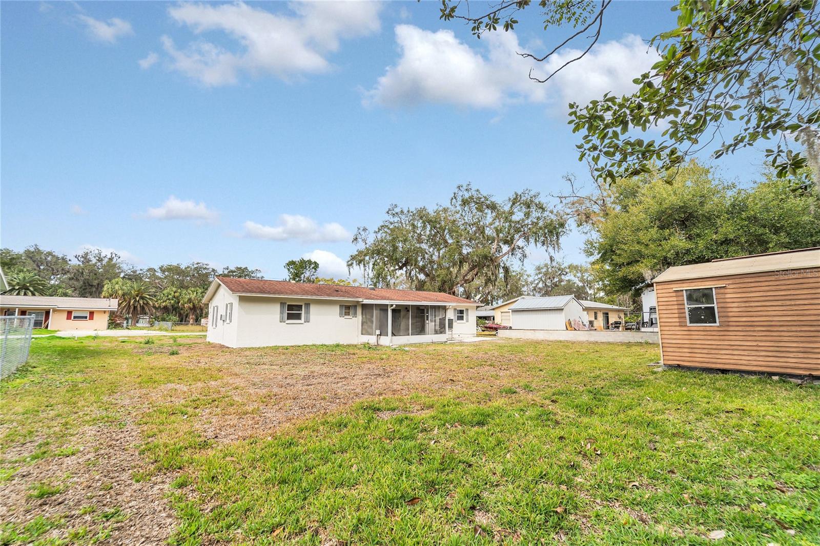 Listing photo id 15 for 3781 Hiawatha Terrace