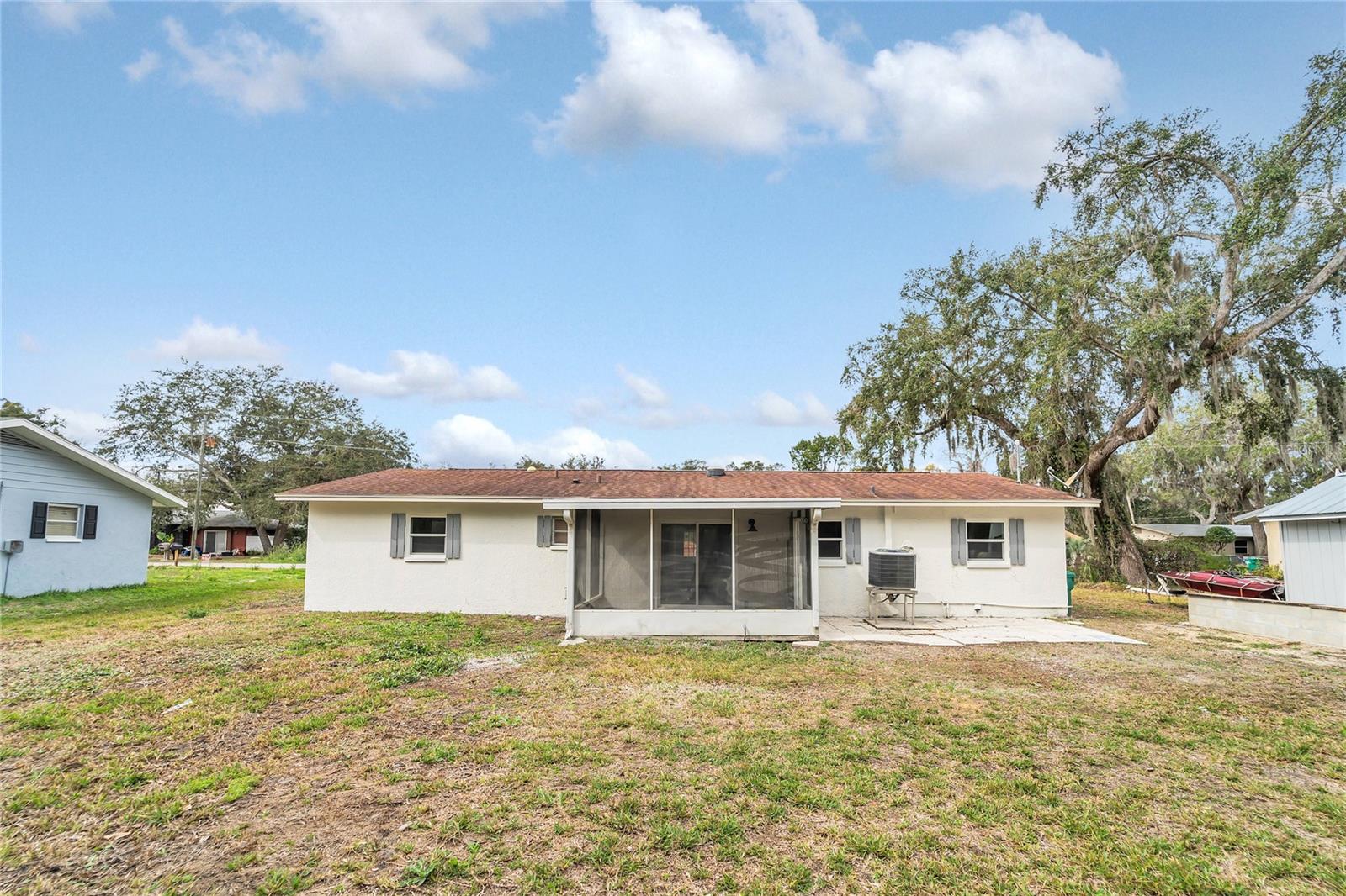 Listing photo id 16 for 3781 Hiawatha Terrace
