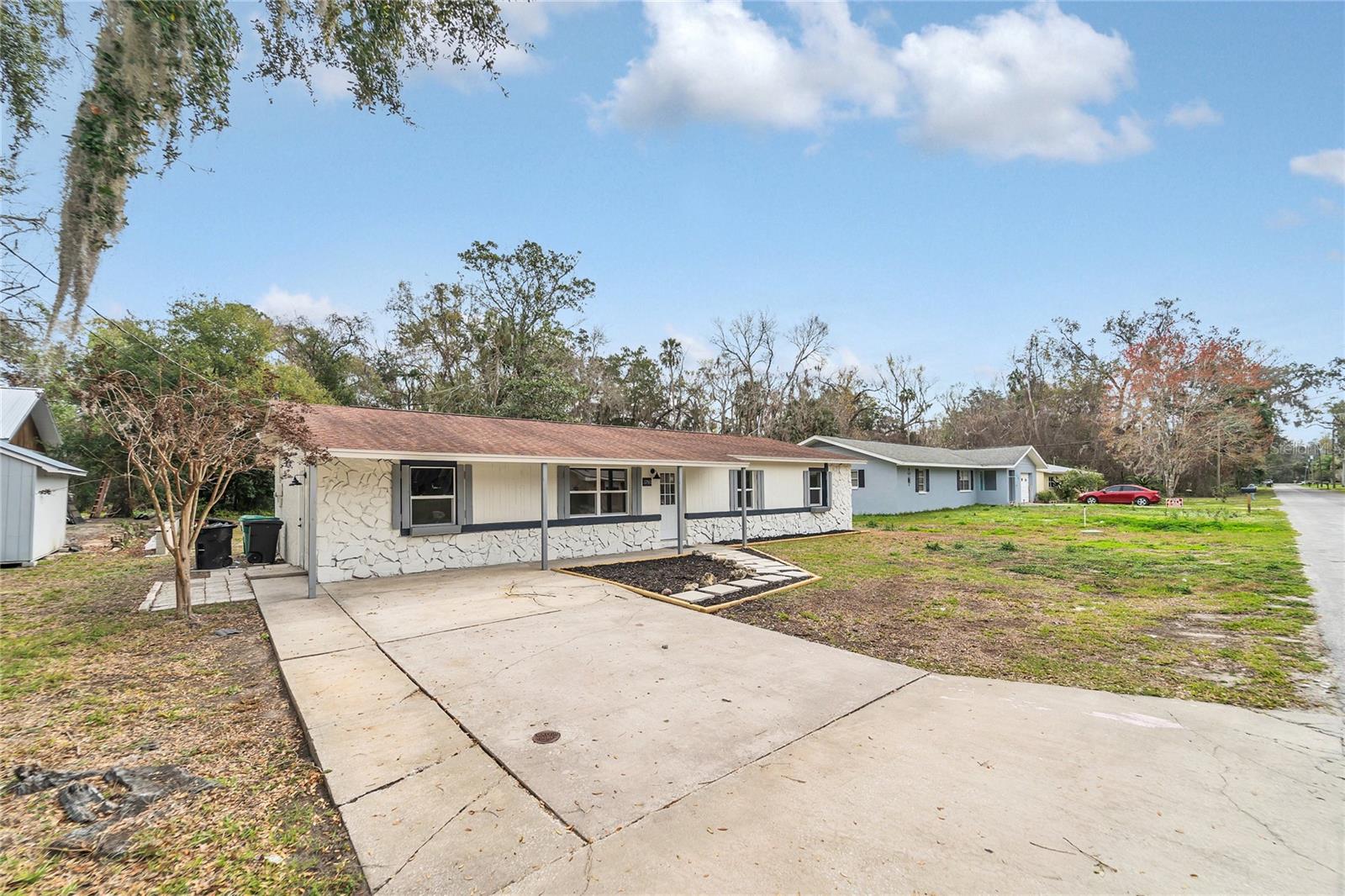 Listing photo id 0 for 3781 Hiawatha Terrace