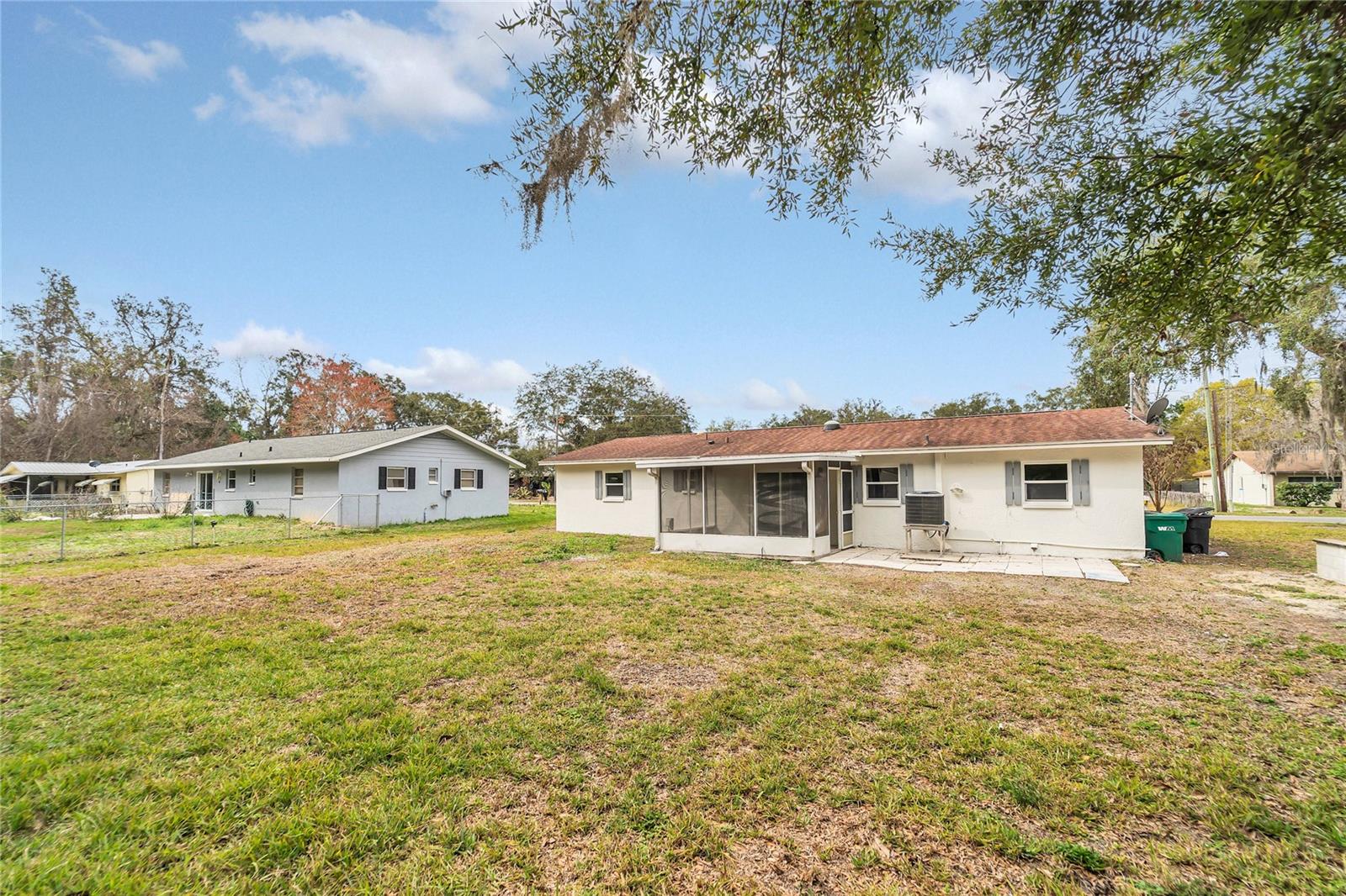 Listing photo id 18 for 3781 Hiawatha Terrace