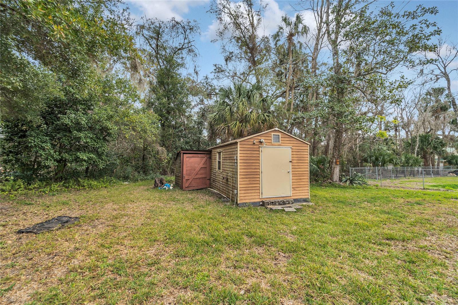 Listing photo id 19 for 3781 Hiawatha Terrace