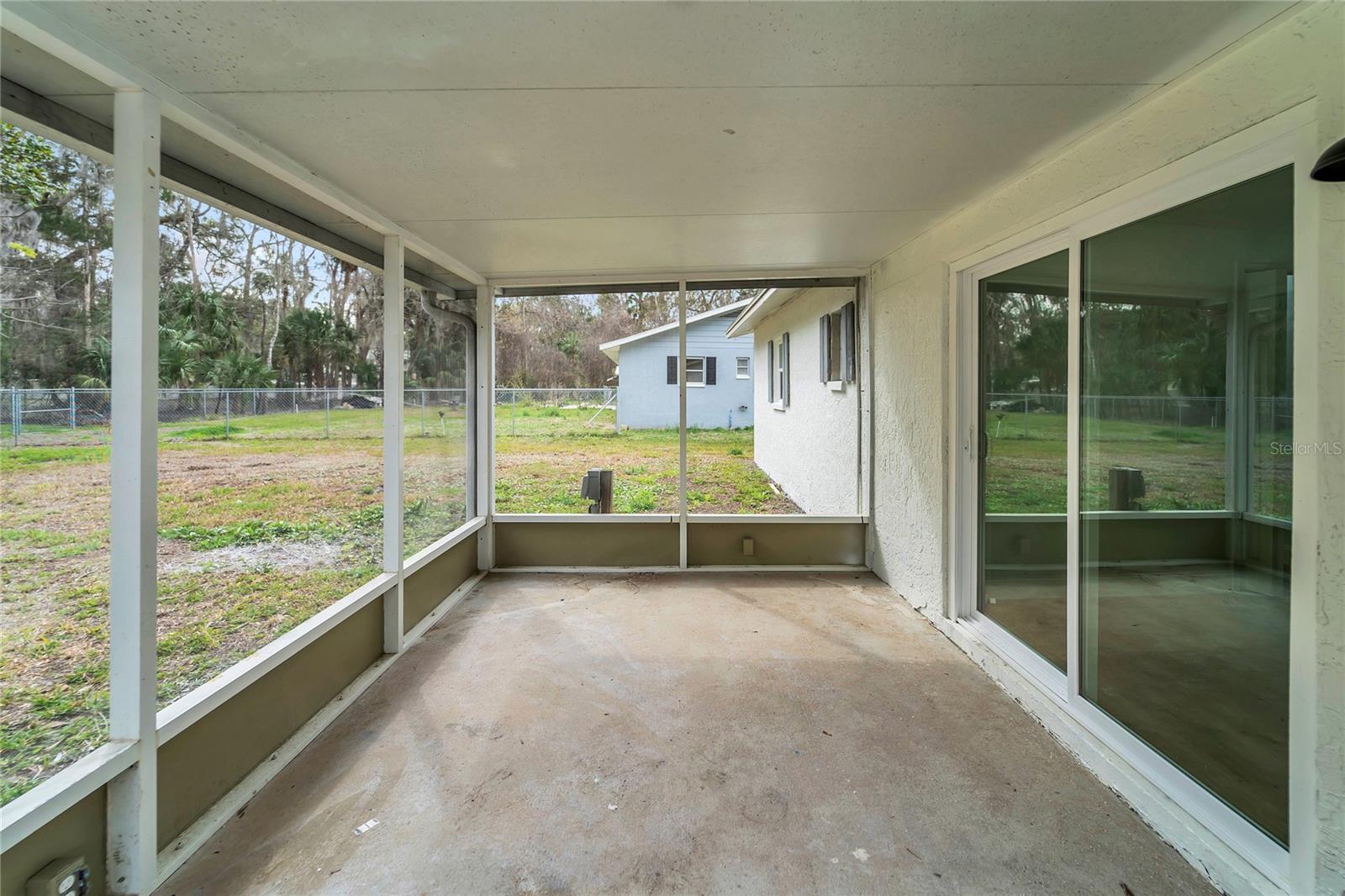 Listing photo id 20 for 3781 Hiawatha Terrace