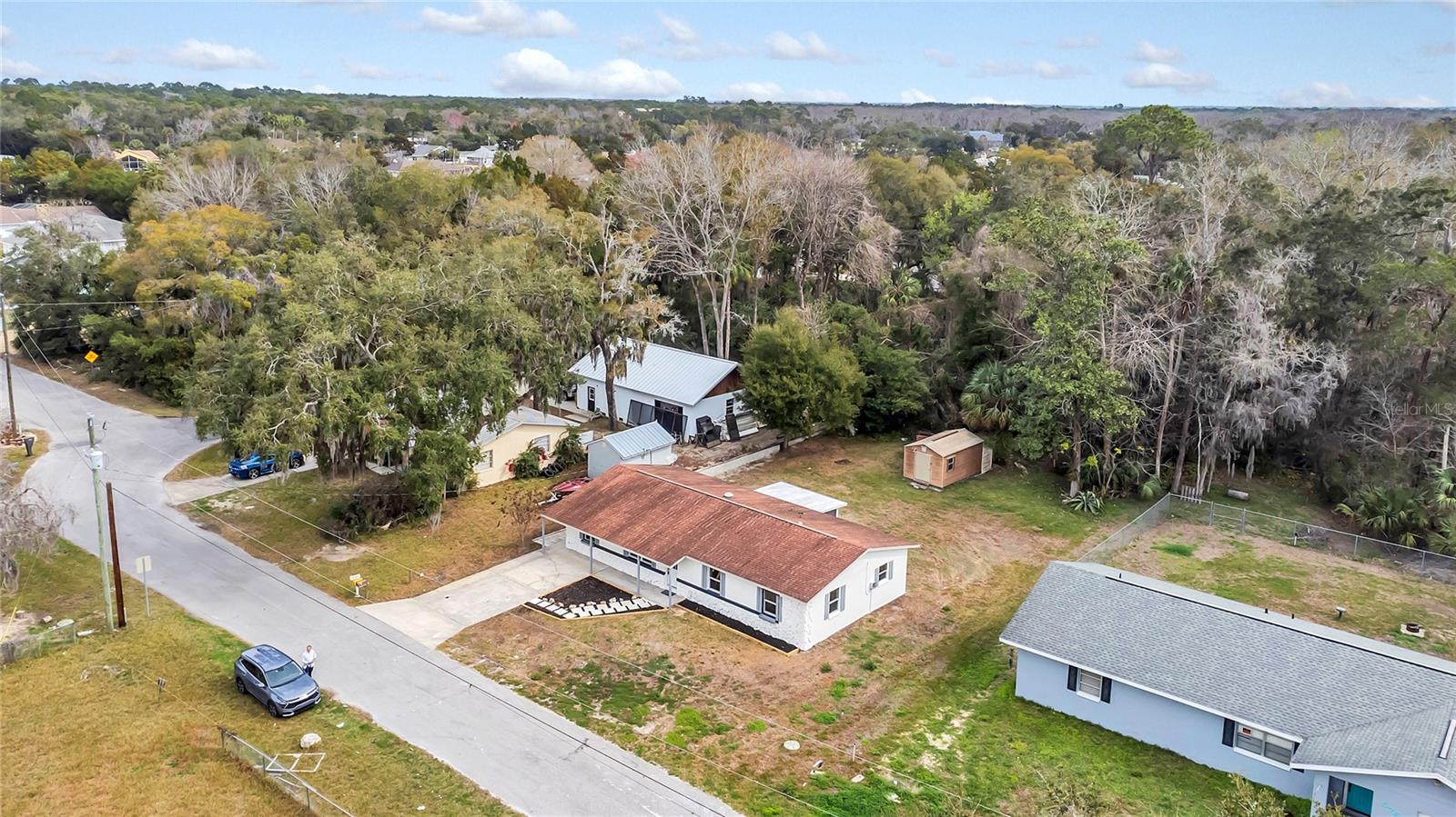 Listing photo id 25 for 3781 Hiawatha Terrace