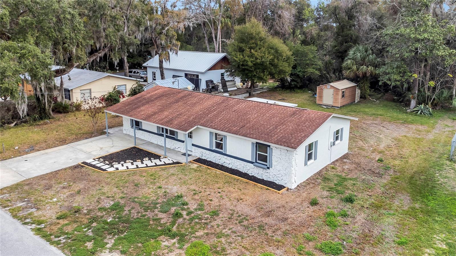 Listing photo id 27 for 3781 Hiawatha Terrace
