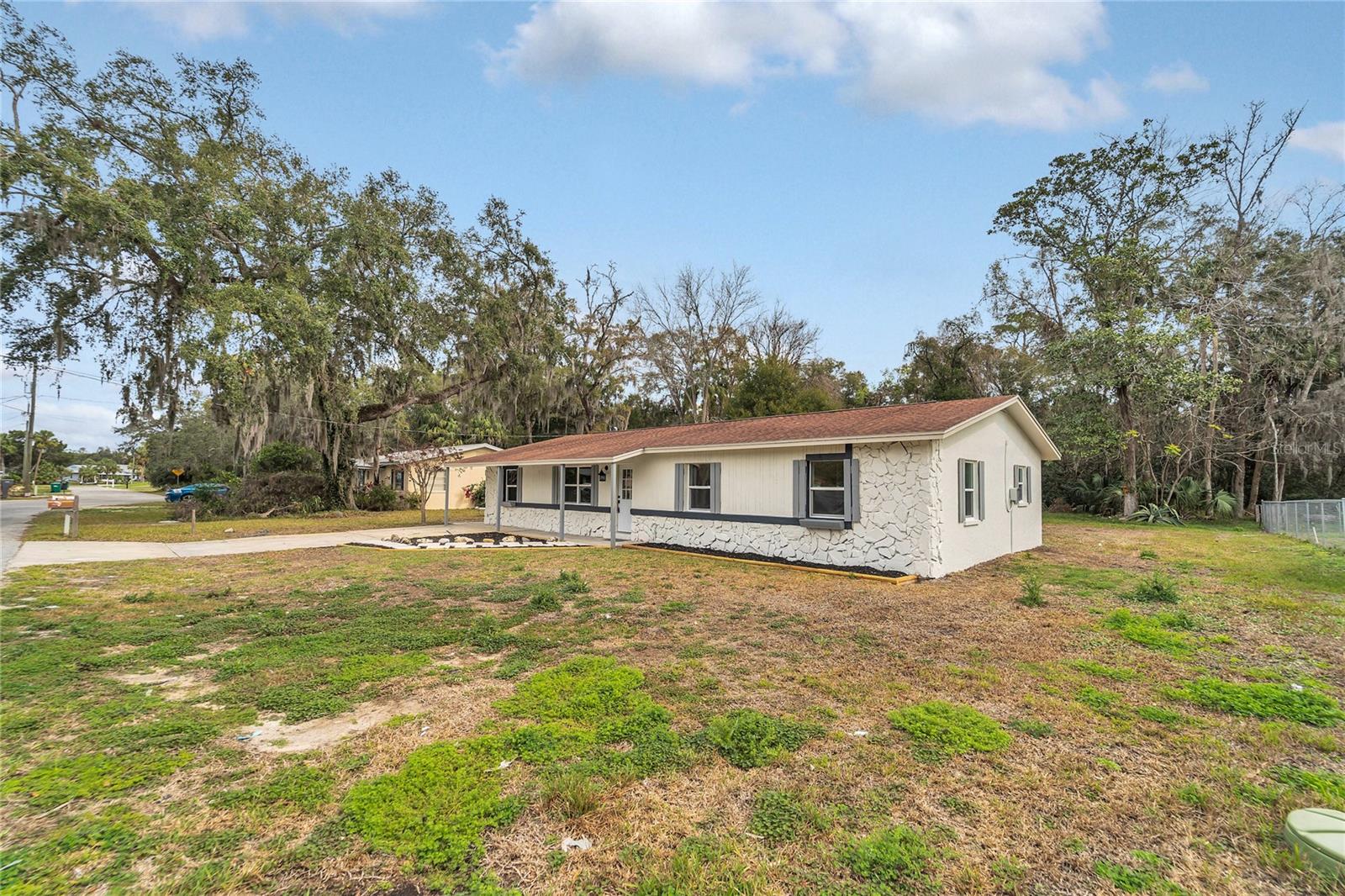Listing photo id 1 for 3781 Hiawatha Terrace