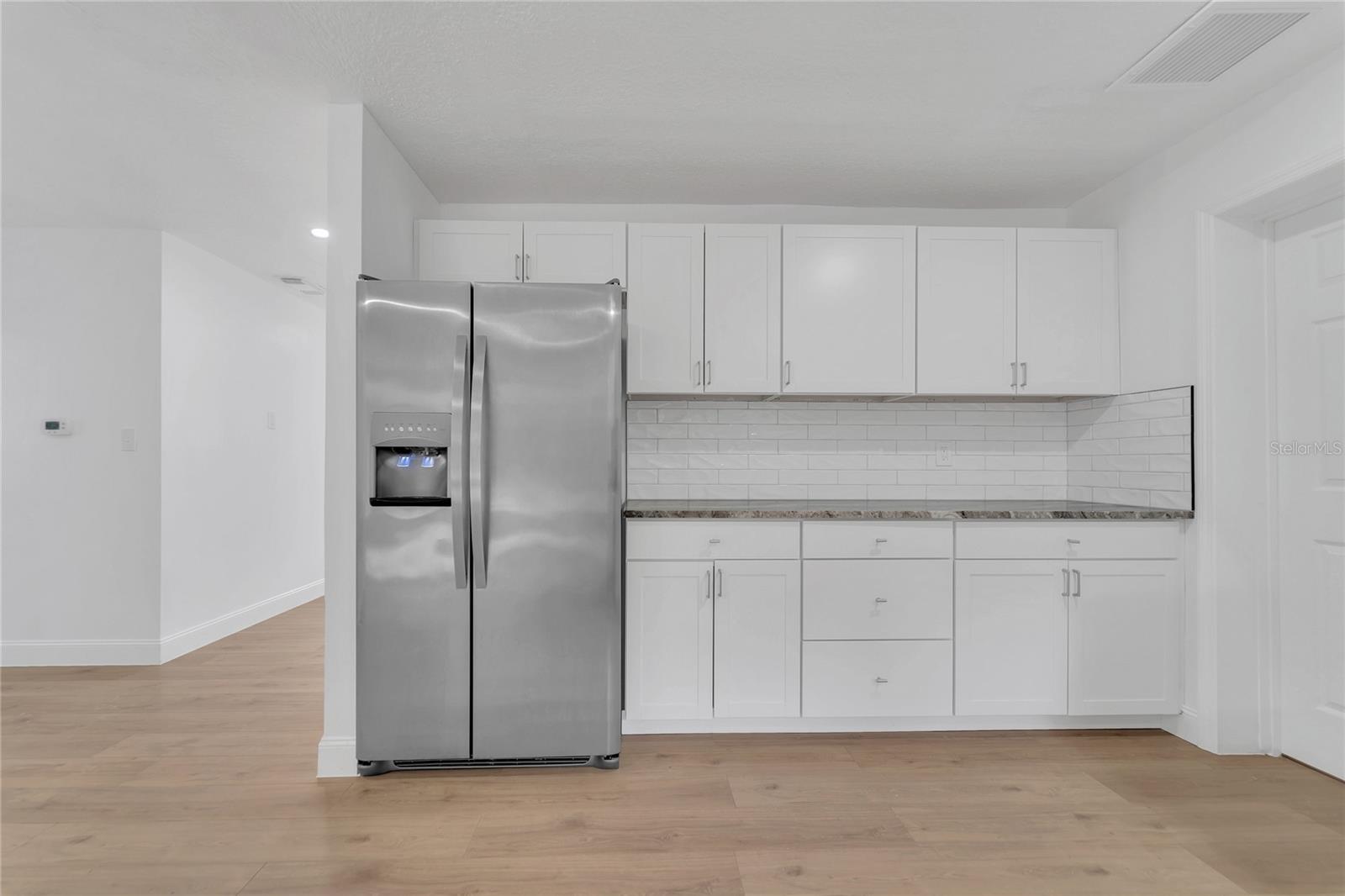 Listing photo id 7 for 3781 Hiawatha Terrace