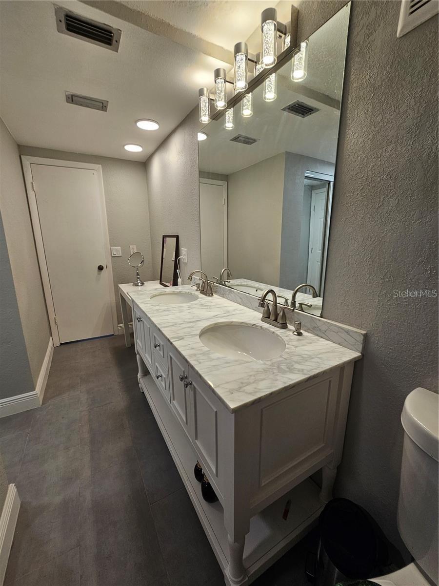 Image 6 of 30 For 7100 Sunshine Skyway Lane S 205