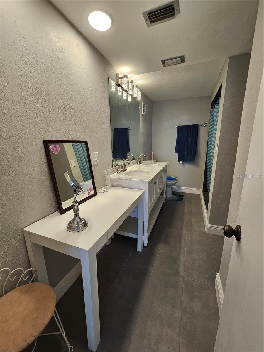 Image 8 of 30 For 7100 Sunshine Skyway Lane S 205