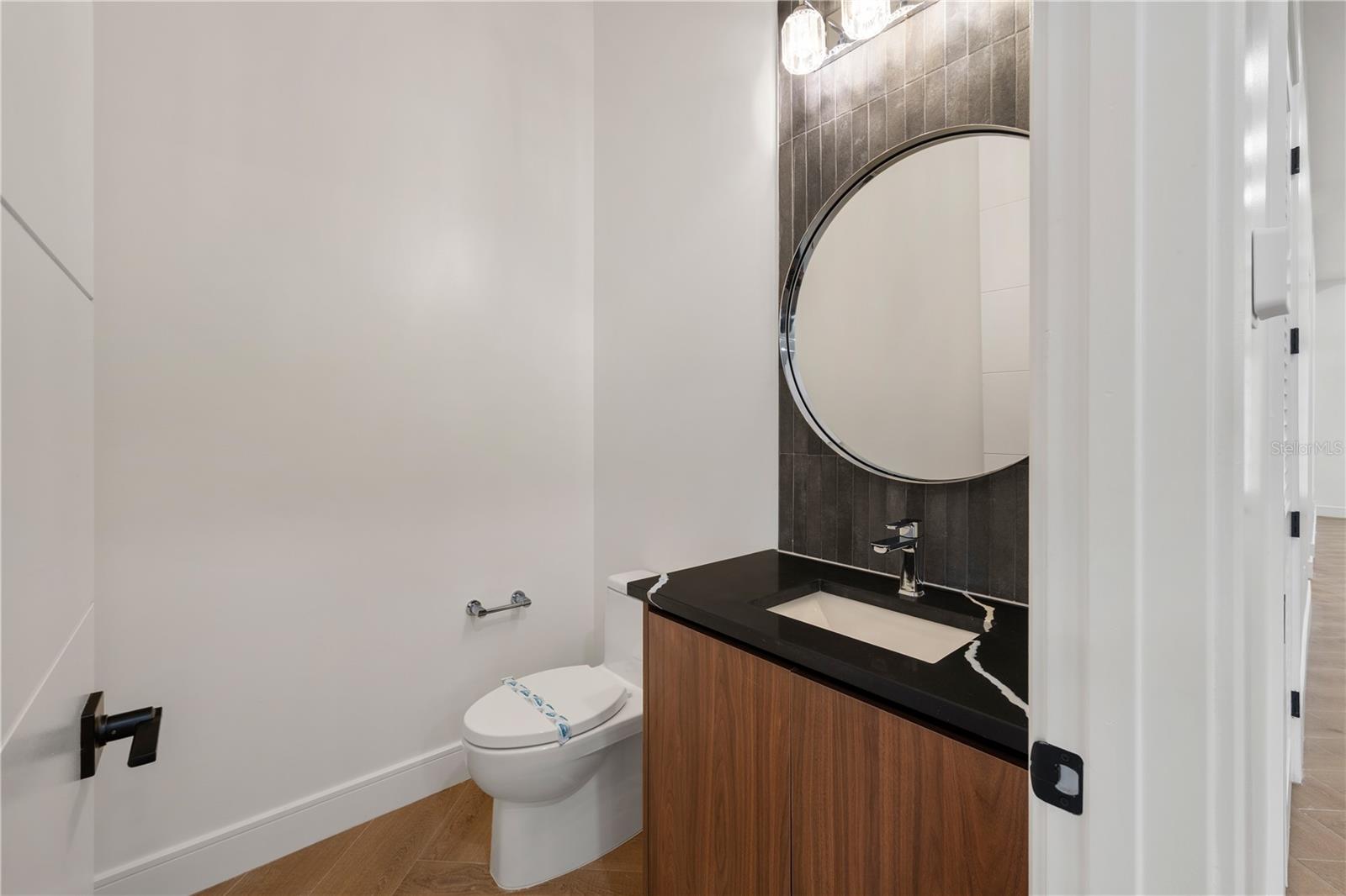 Listing photo id 11 for 403 Park Boulevard