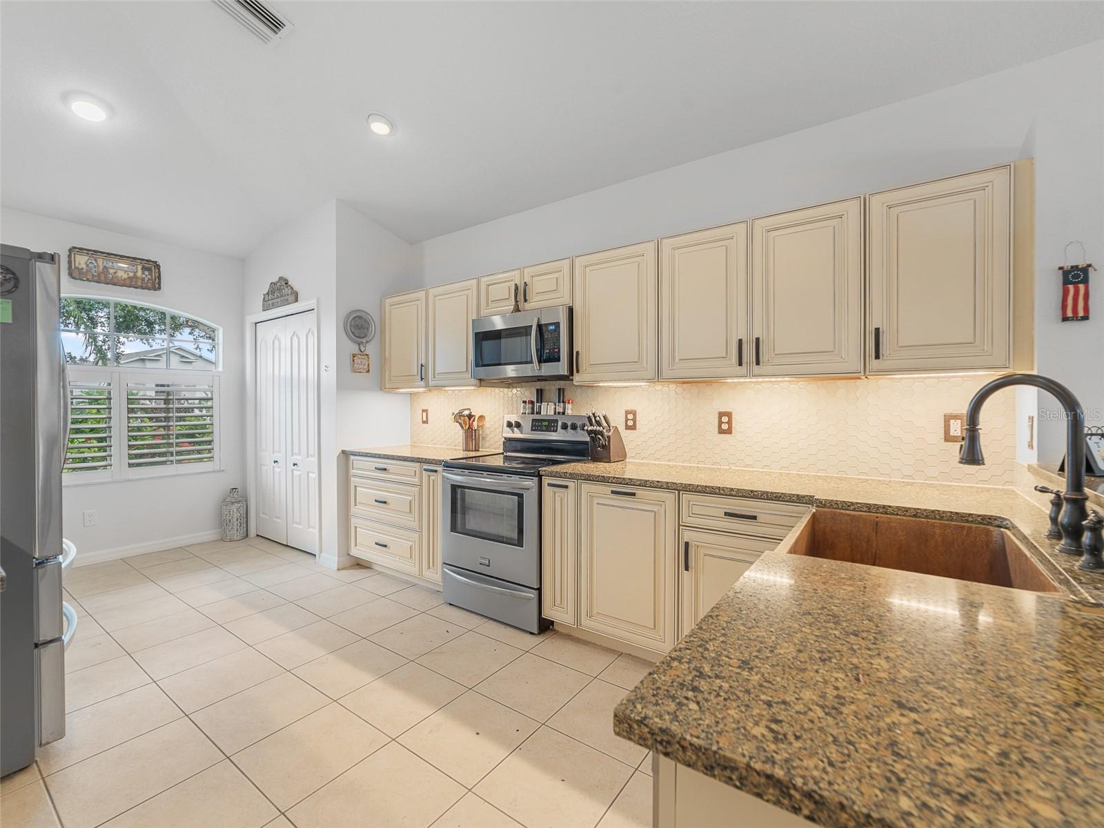 Image 11 of 44 For 8222 Haven Harbour Way