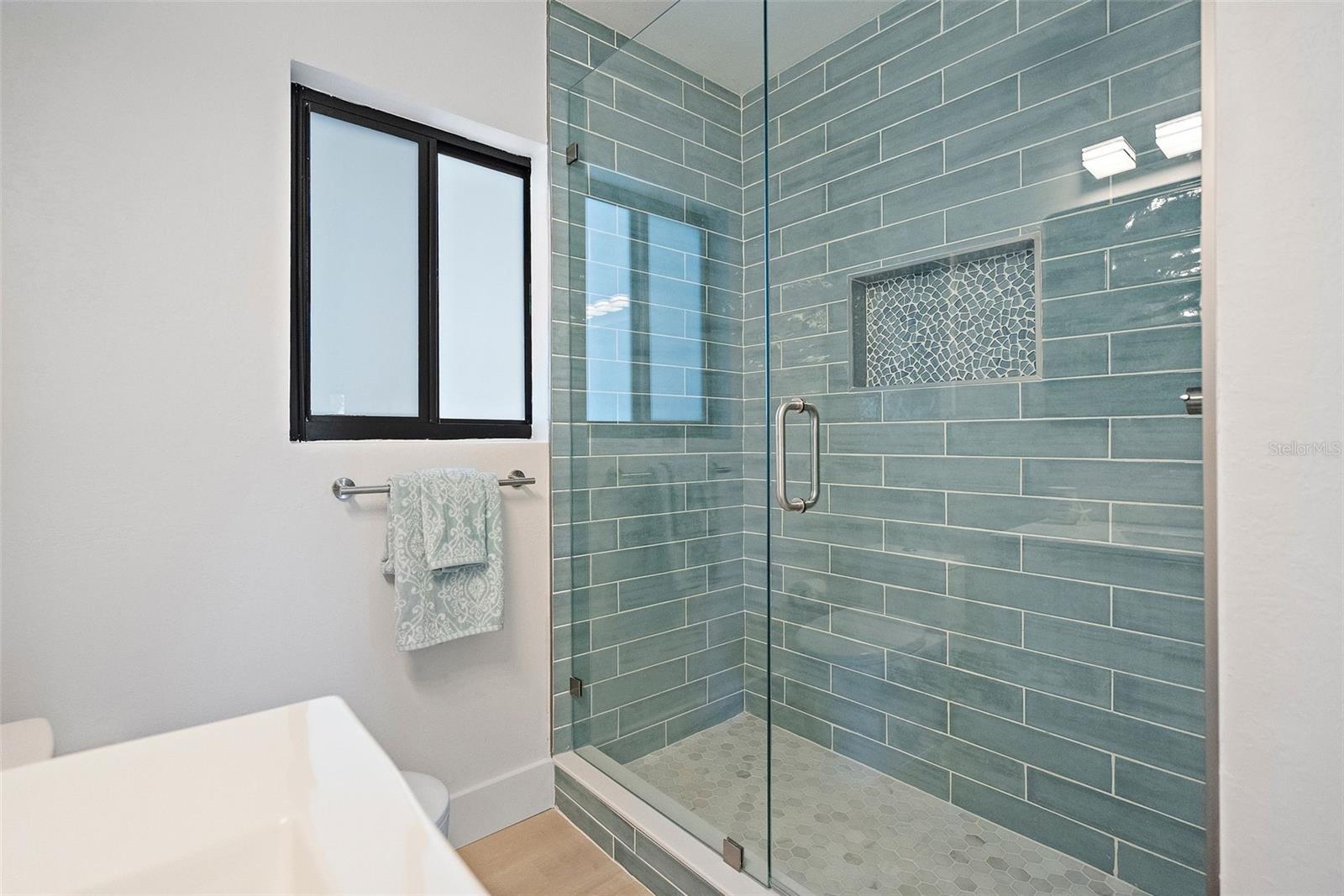 Image 28 of 72 For 6719 3rd Avenue N