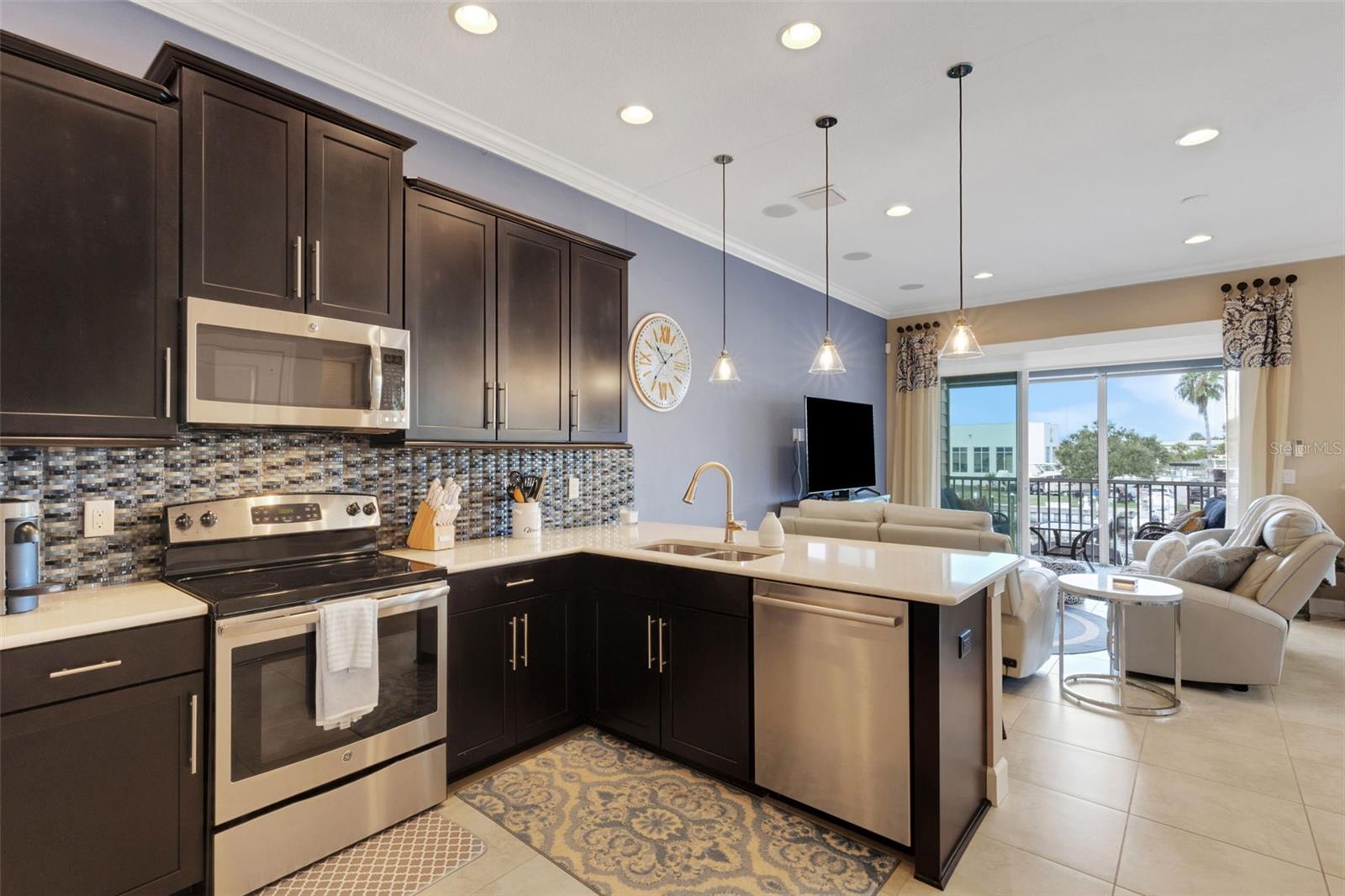 Listing photo id 10 for 5909 Anchorage Way S