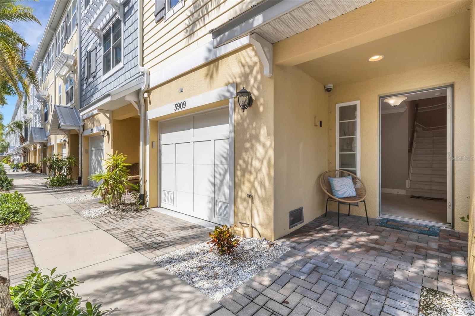 Listing photo id 16 for 5909 Anchorage Way S