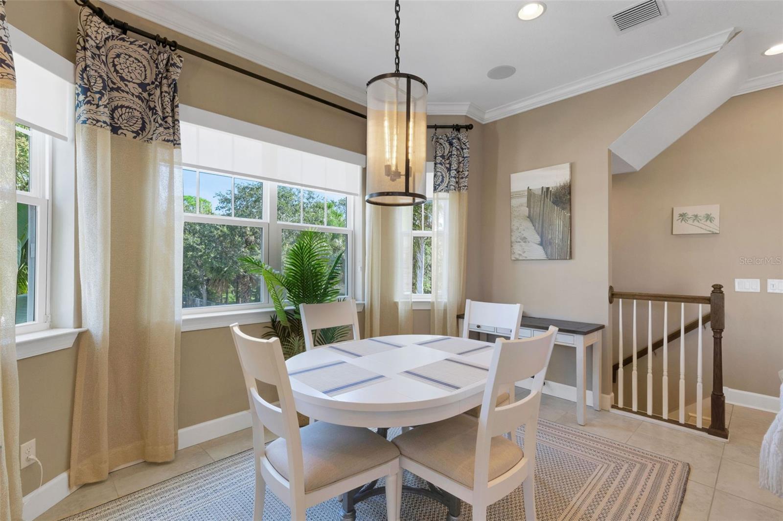 Listing photo id 2 for 5909 Anchorage Way S