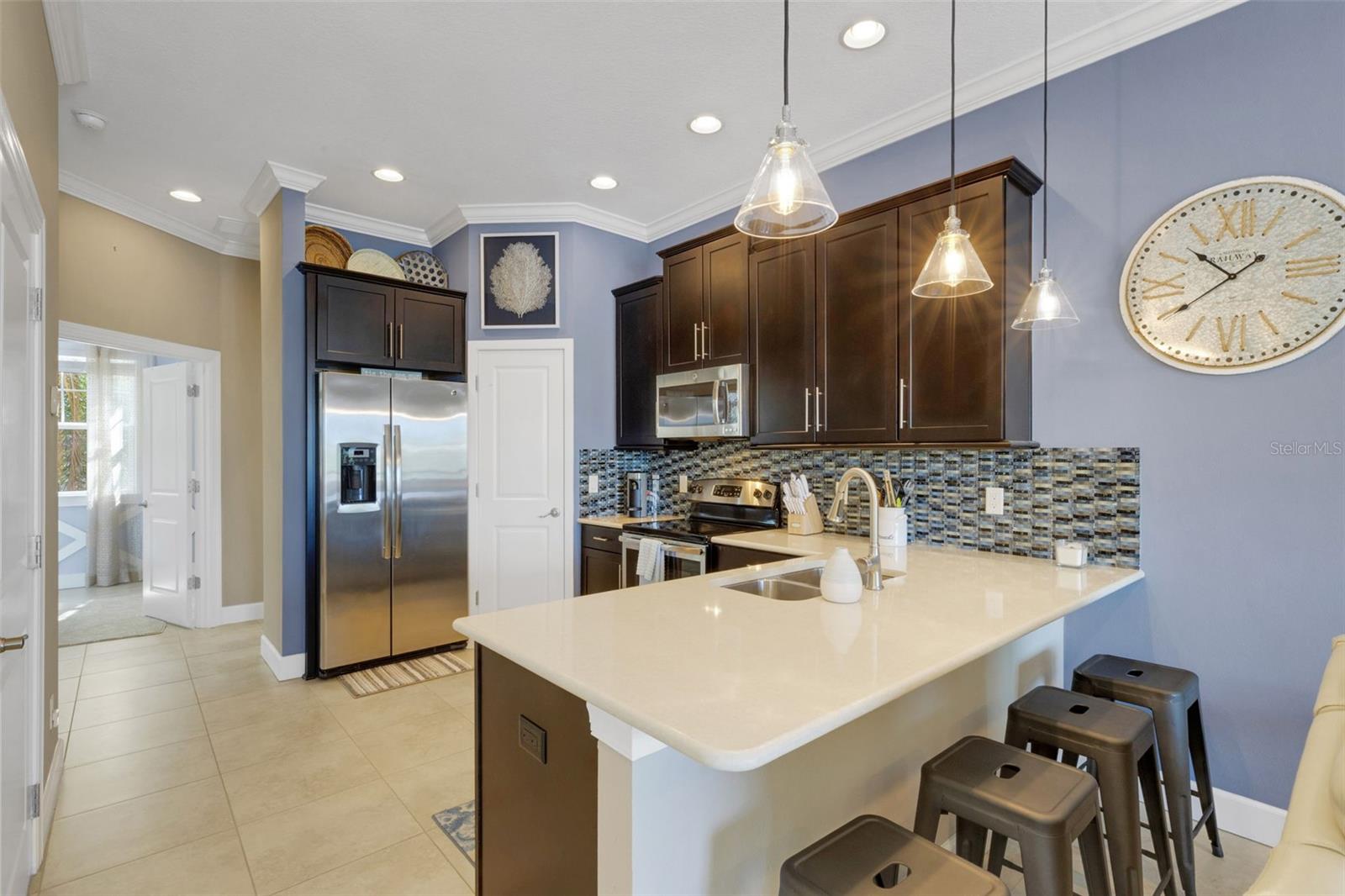 Listing photo id 3 for 5909 Anchorage Way S