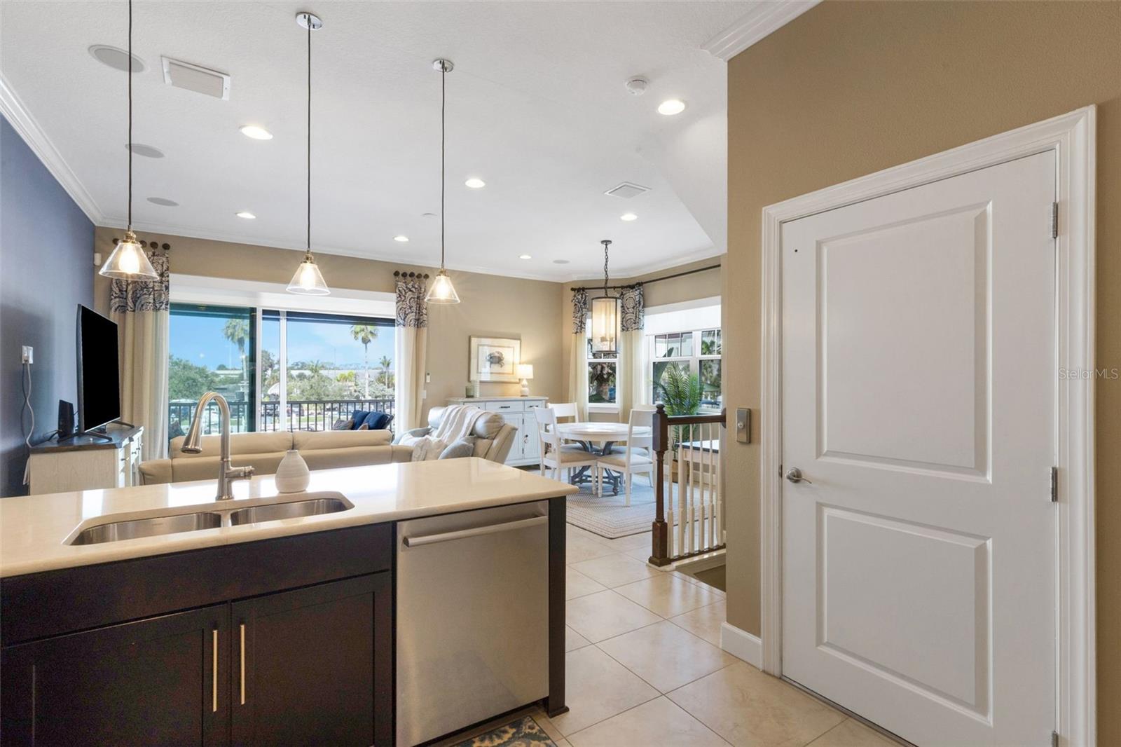 Listing photo id 50 for 5909 Anchorage Way S