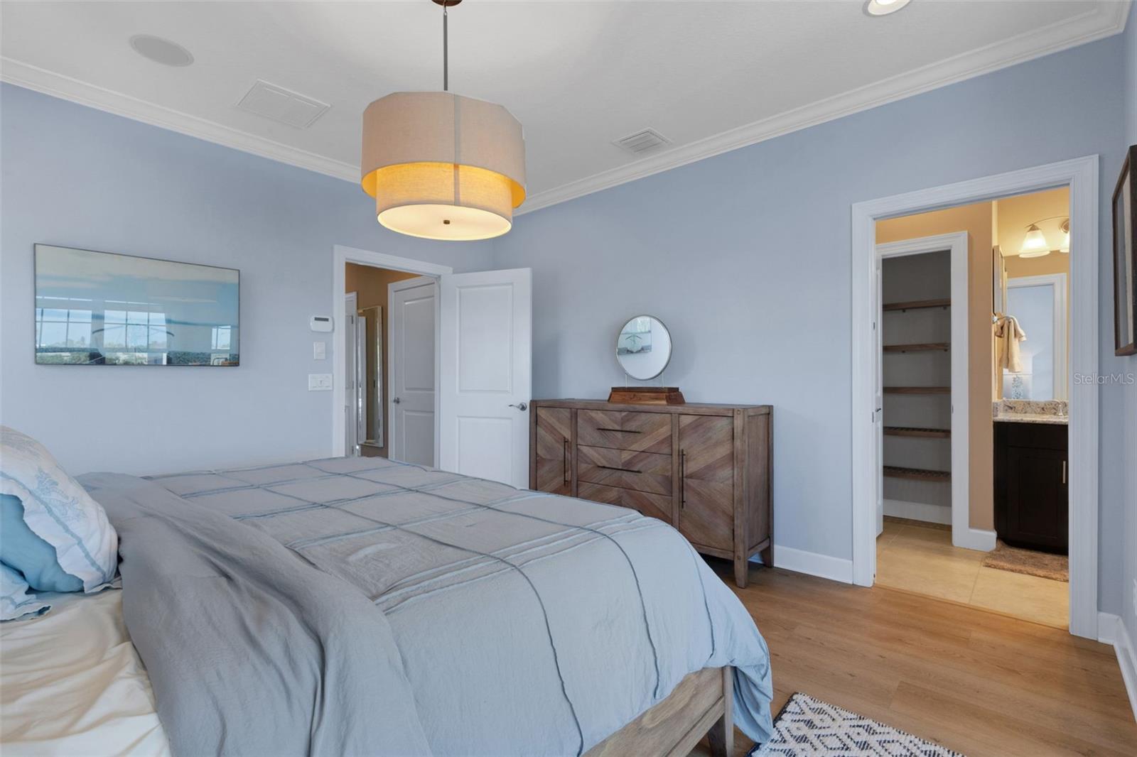 Listing photo id 60 for 5909 Anchorage Way S